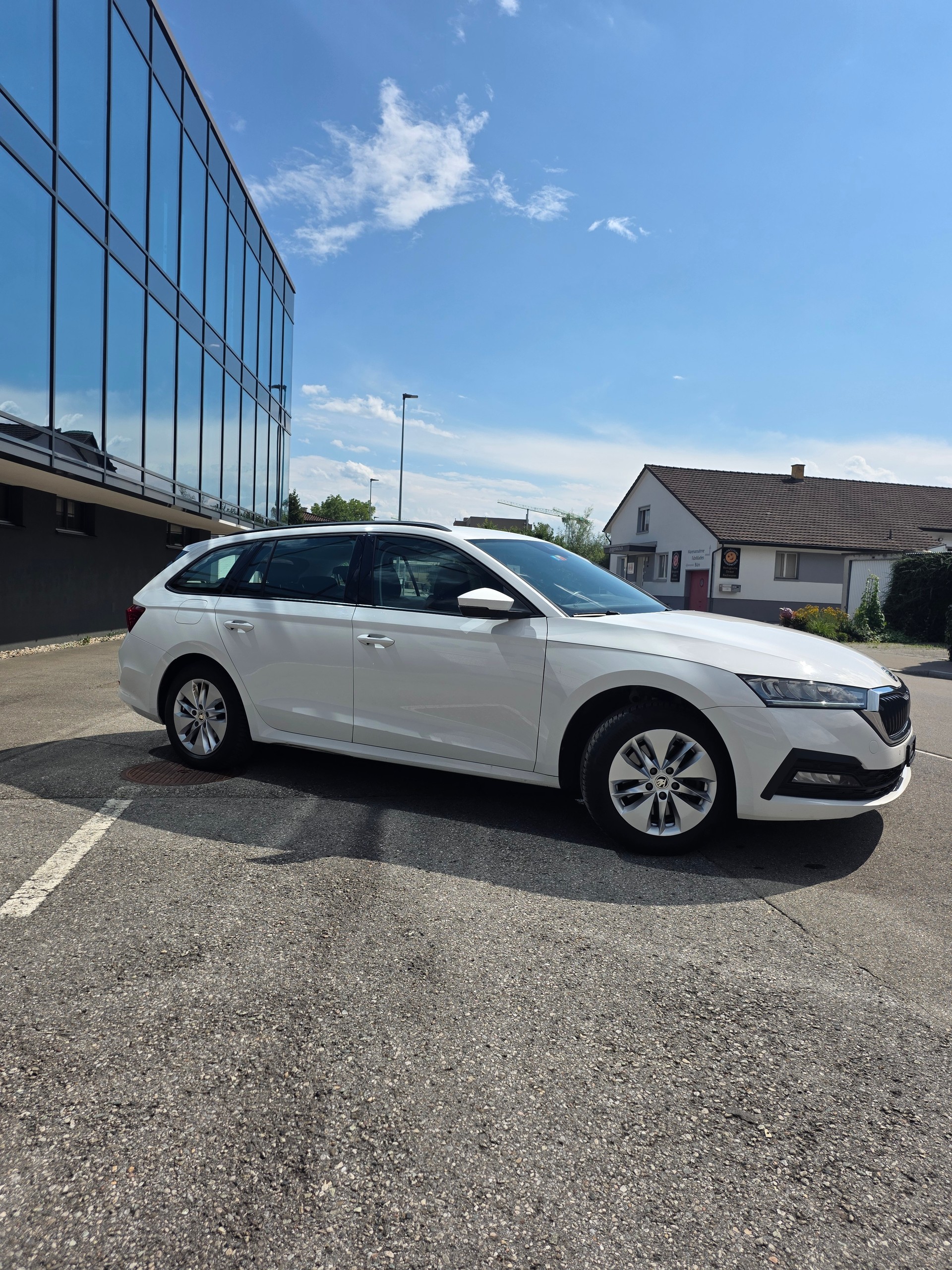 SKODA Octavia Combi 2.0 TDI DSG Ambition 4x4-image-1