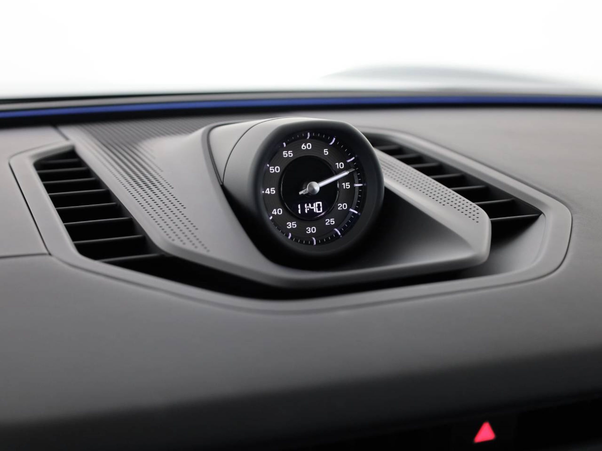 PORSCHE Cayenne Turbo Coupé Electric-image-12