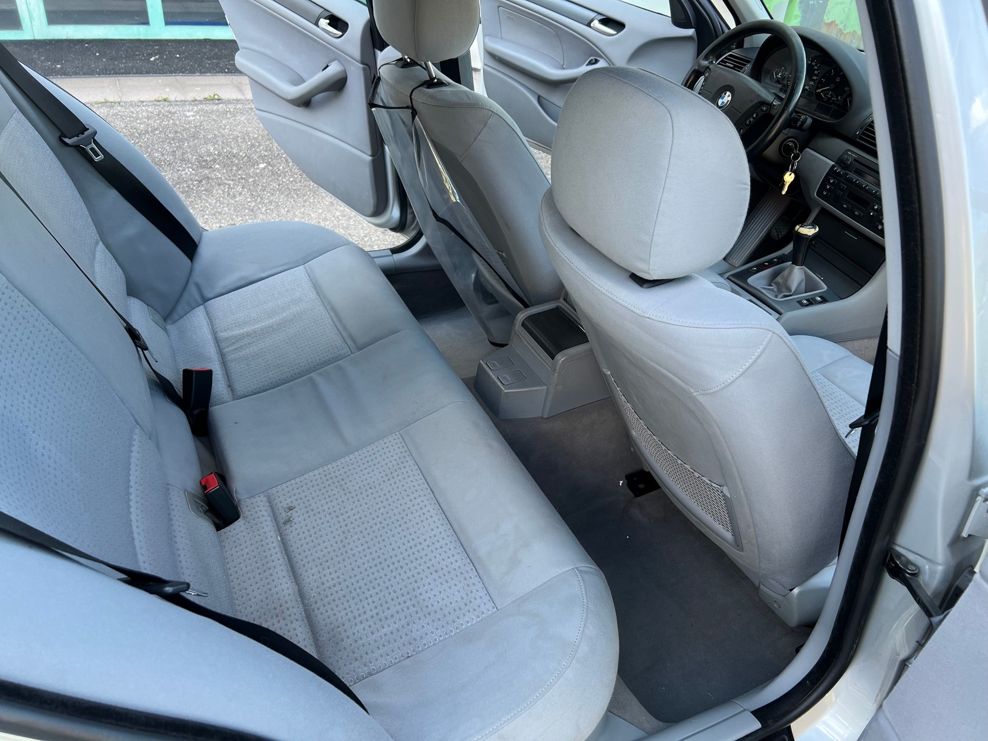 BMW 320d Touring-image-5