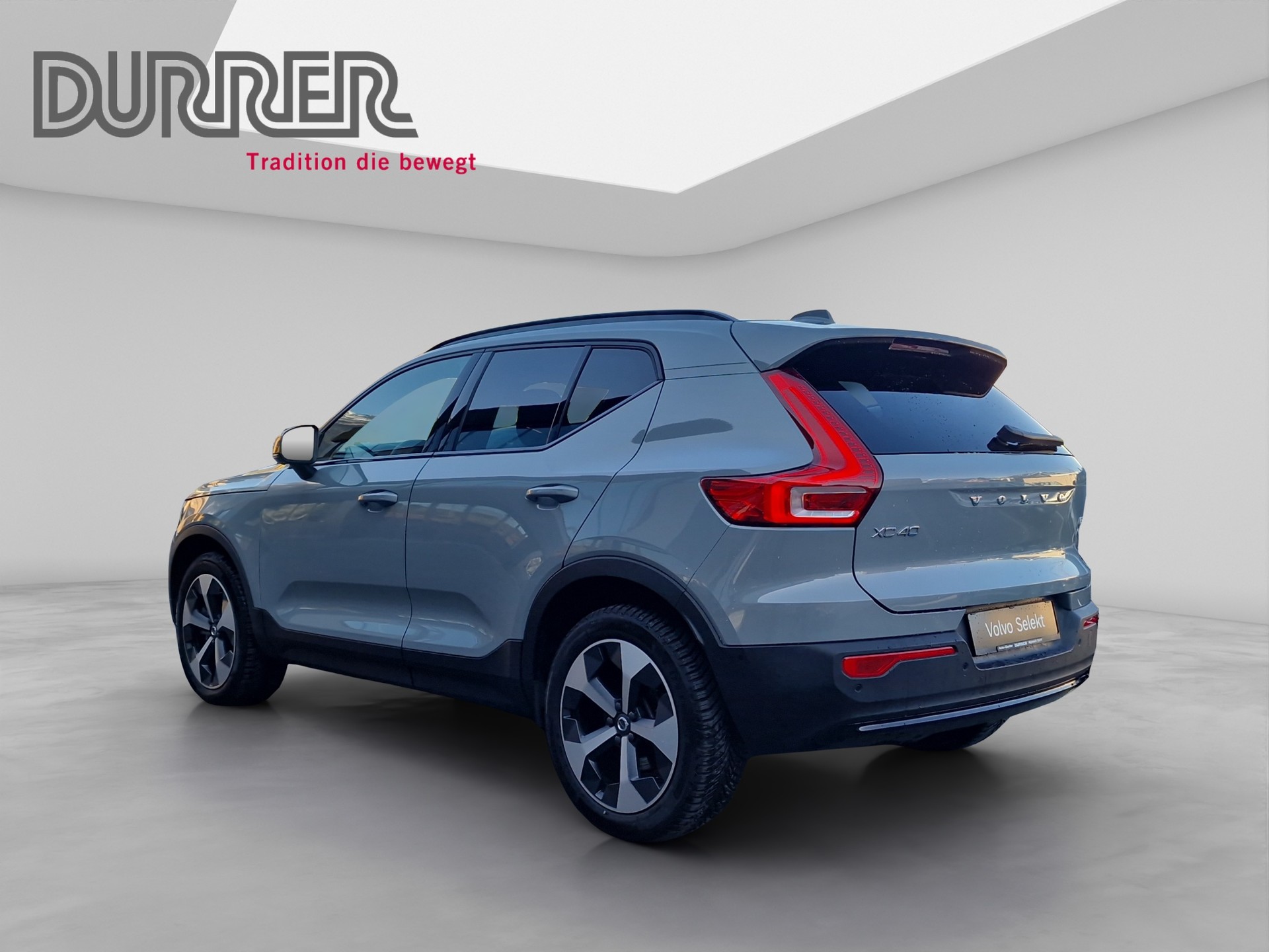 VOLVO XC40 2.0 B4 MH Plus Dark-showroom-element-2