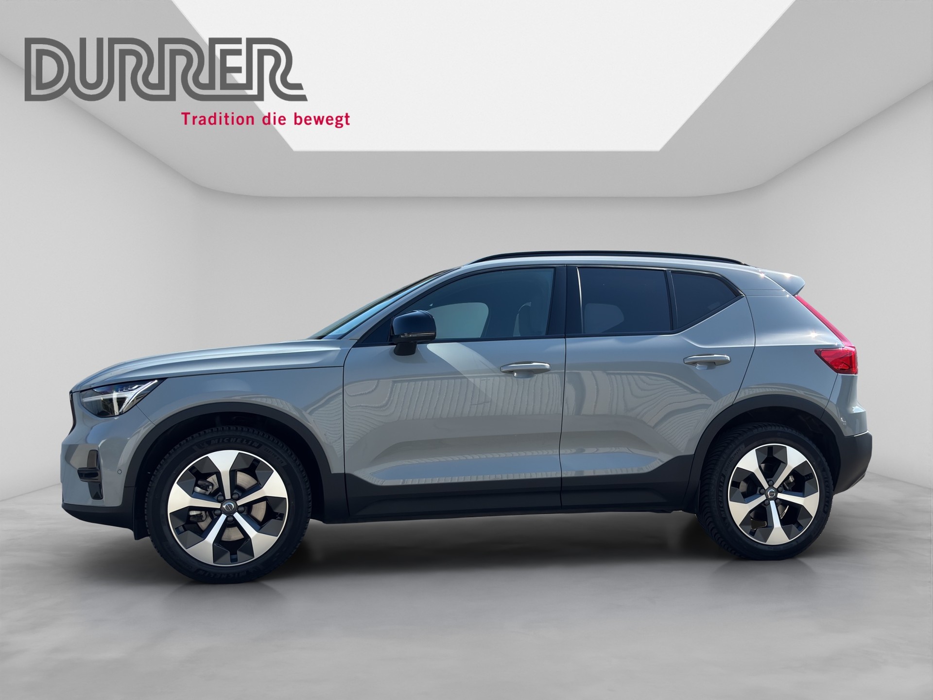 VOLVO XC40 2.0 B4 MH Plus Dark-showroom-element-1
