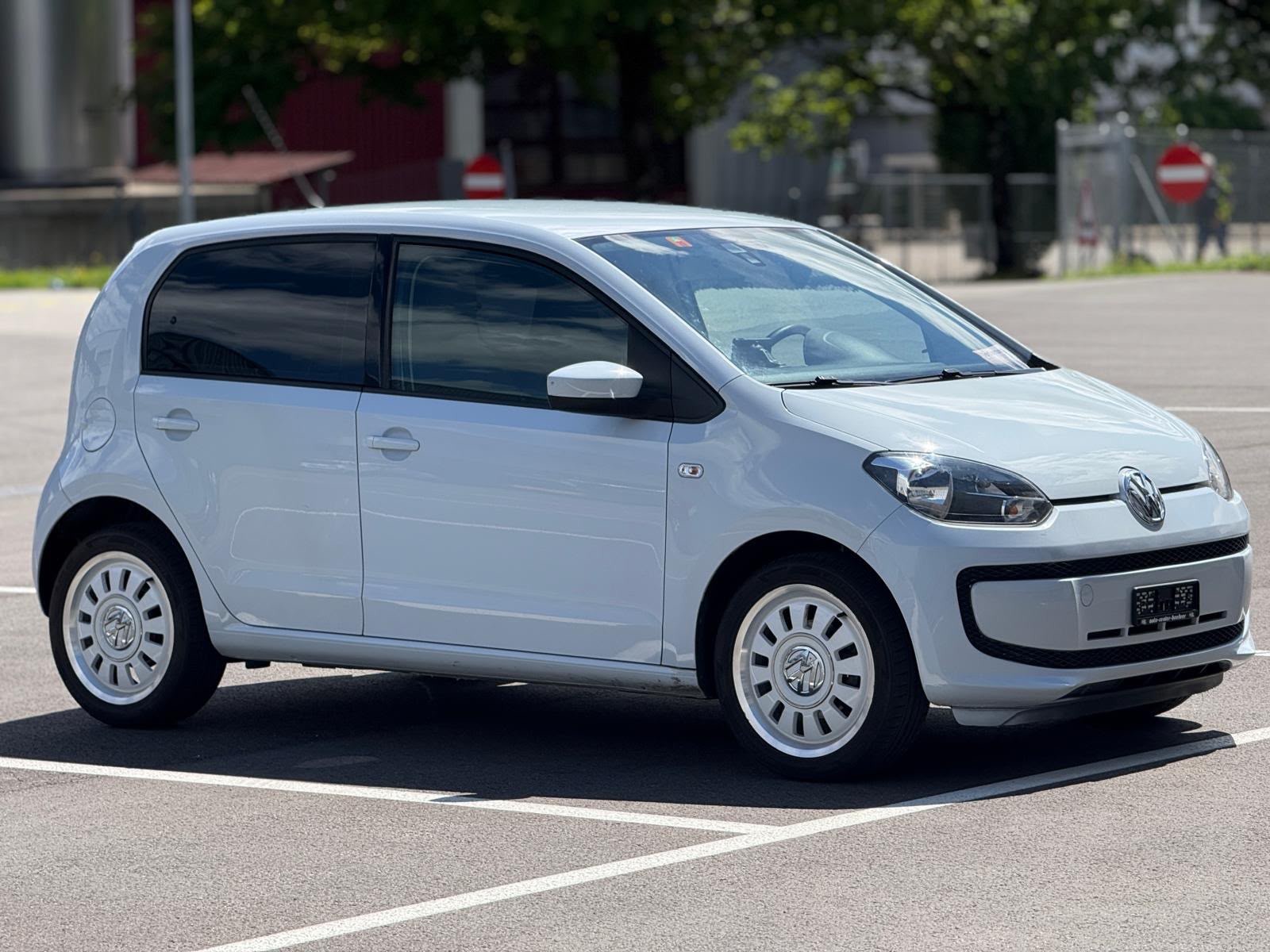 VW Up 1.0 high up-showroom-element-2