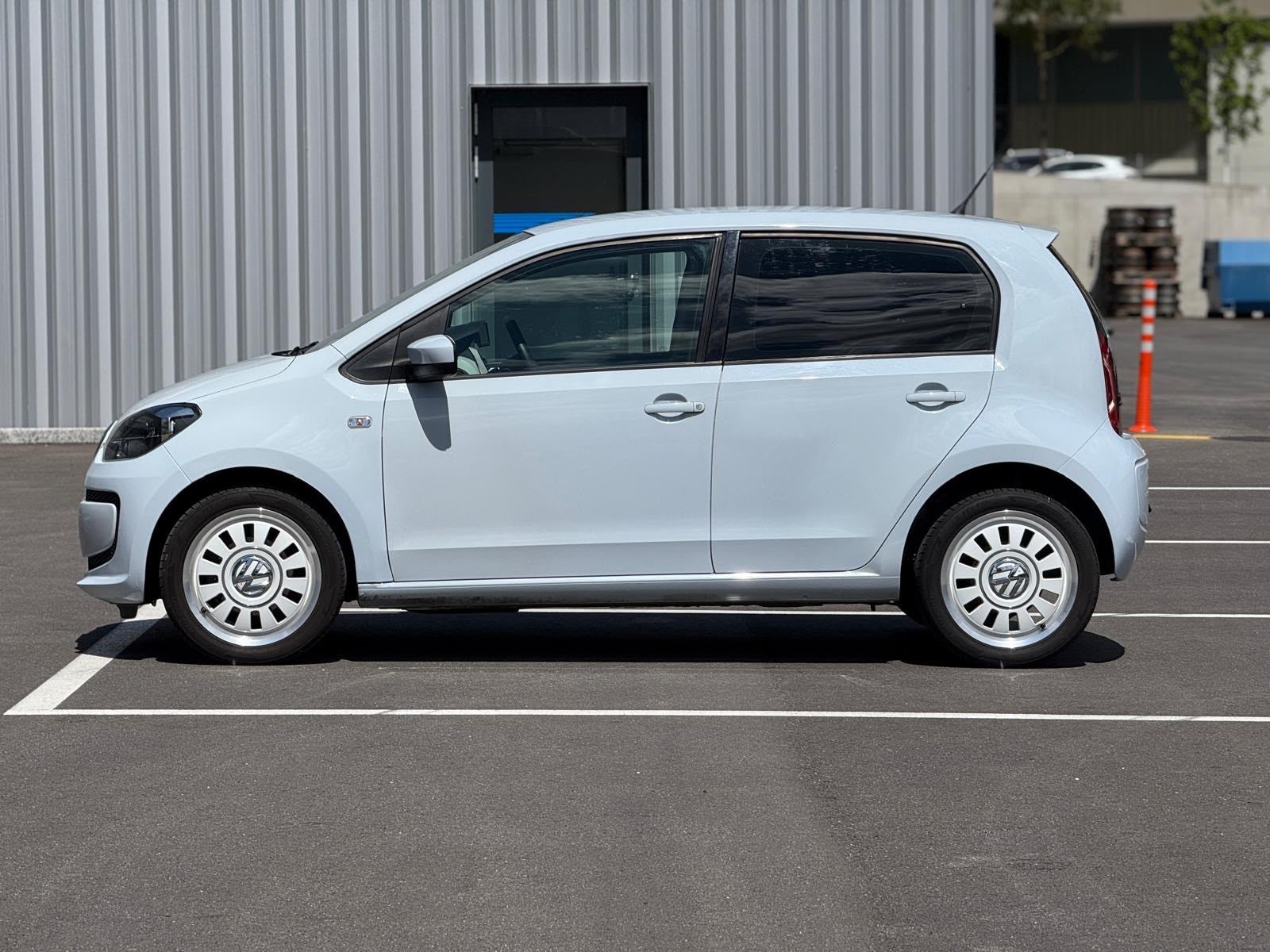 VW Up 1.0 high up-image-7