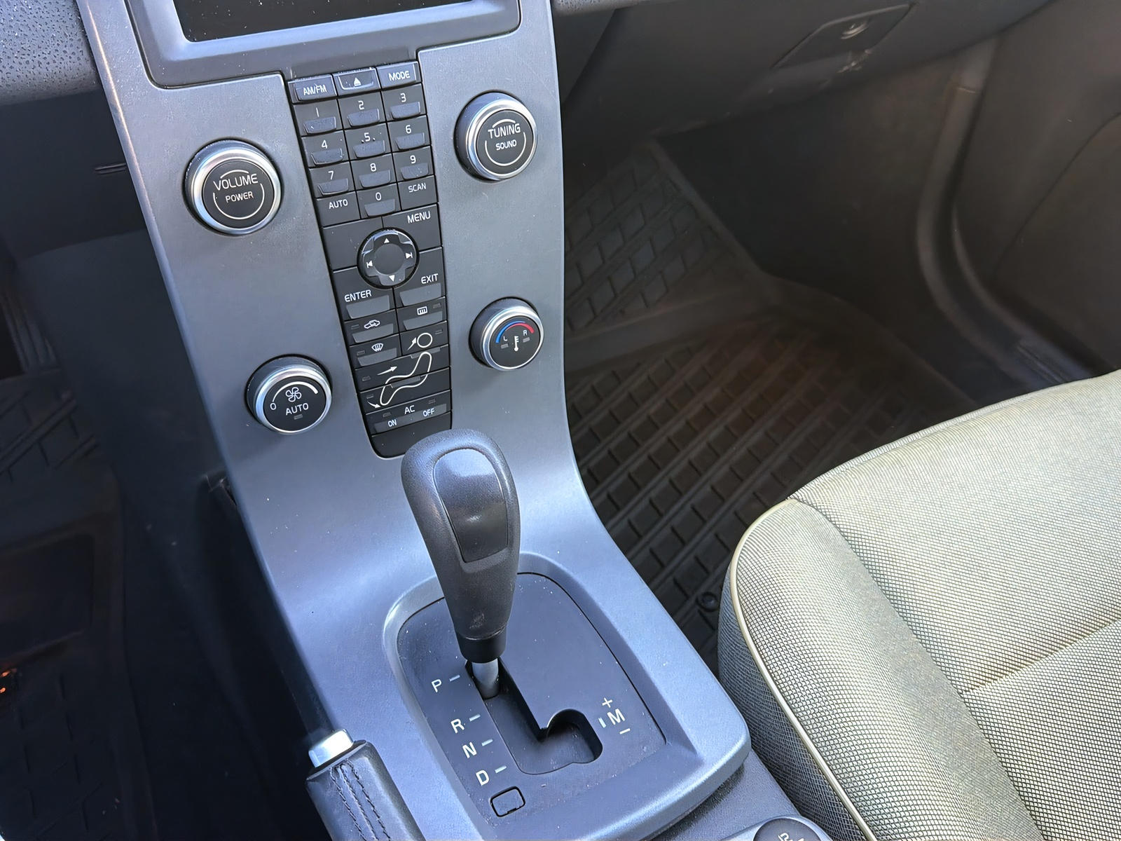 VOLVO S40 2.4 Kinetic Geartronic-image-19