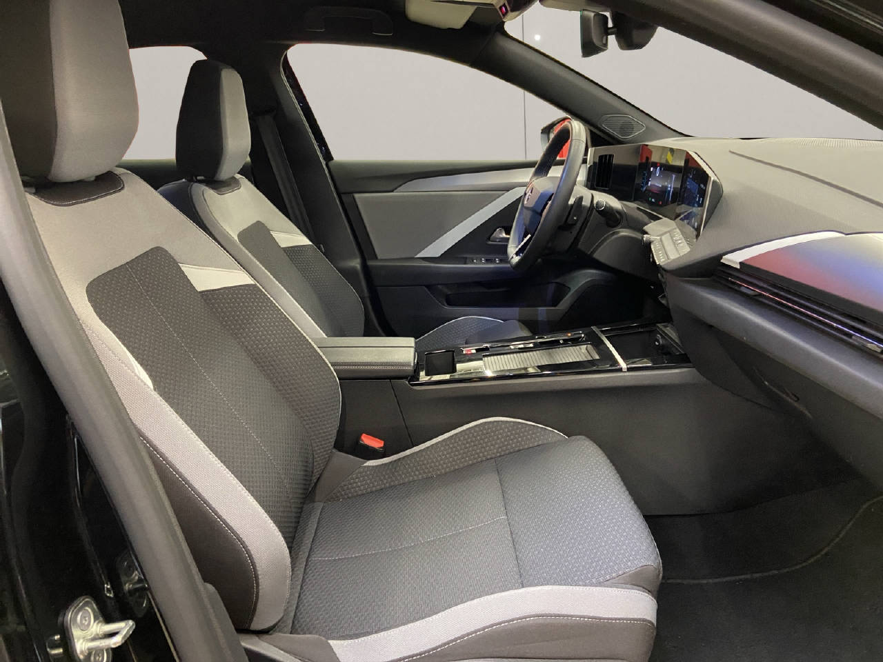 OPEL Astra 1.2 T Hybrid Edition-image-10