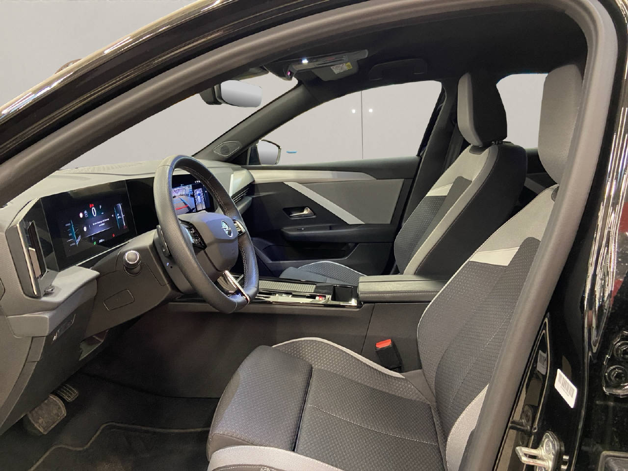 OPEL Astra 1.2 T Hybrid Edition-image-4