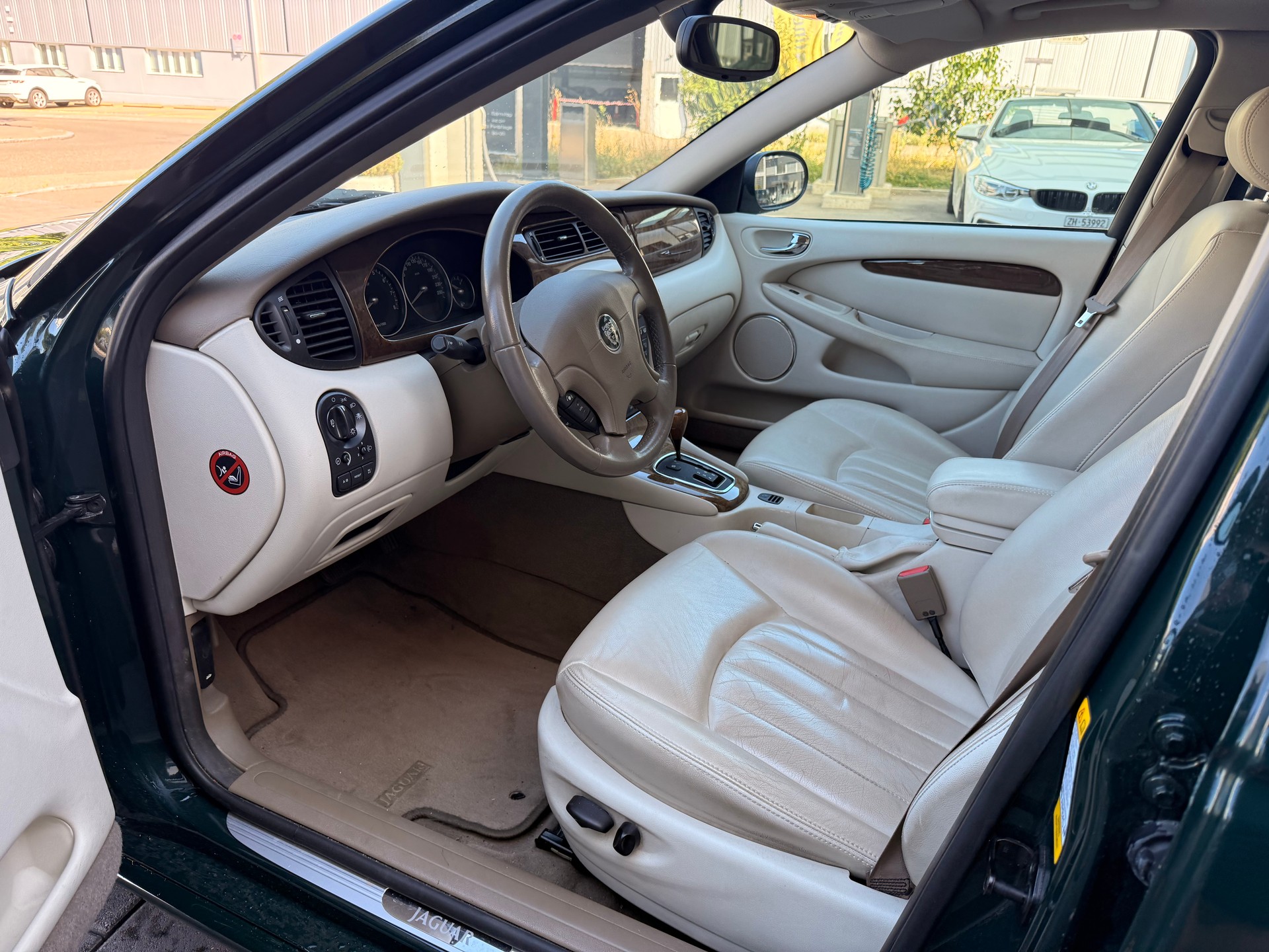 JAGUAR X-Type 3.0 V6 Traction4 Executive-image-9
