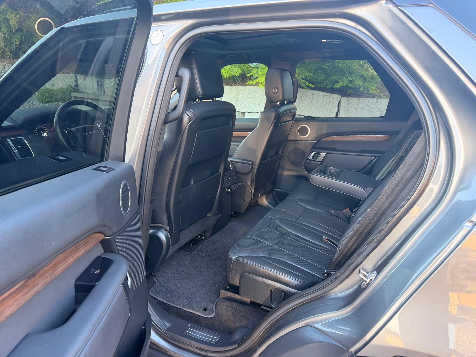 LAND ROVER Discovery 3.0 SDV6 HSE Automatic-image-9