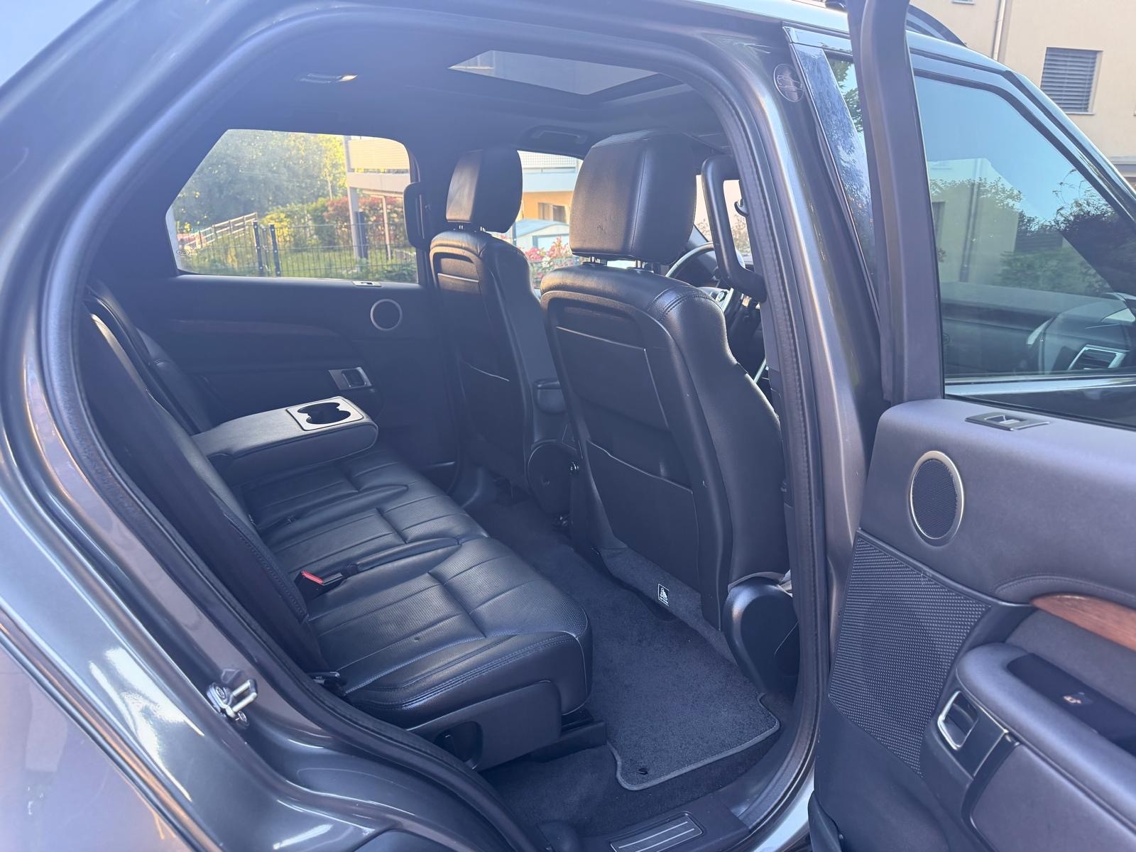 LAND ROVER Discovery 3.0 SDV6 HSE Automatic-image-11