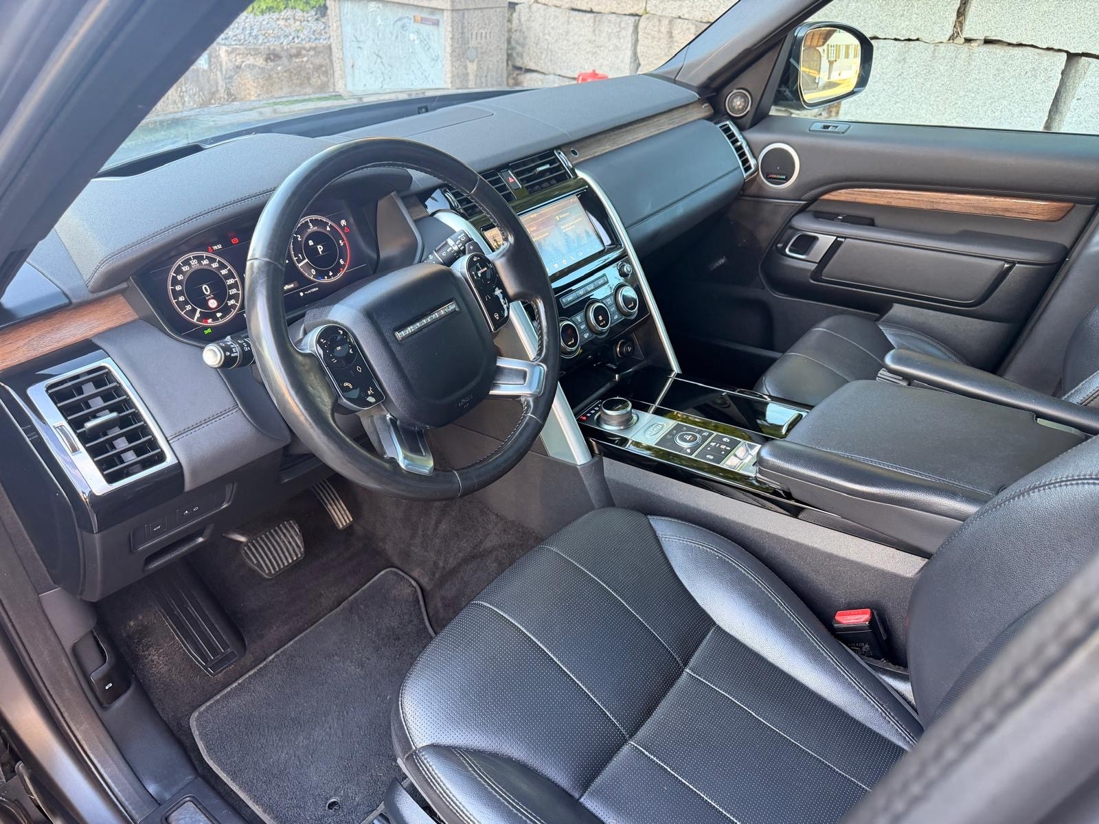 LAND ROVER Discovery 3.0 SDV6 HSE Automatic-image-8
