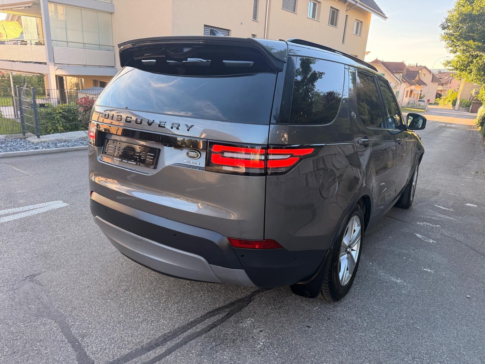 LAND ROVER Discovery 3.0 SDV6 HSE Automatic-image-3