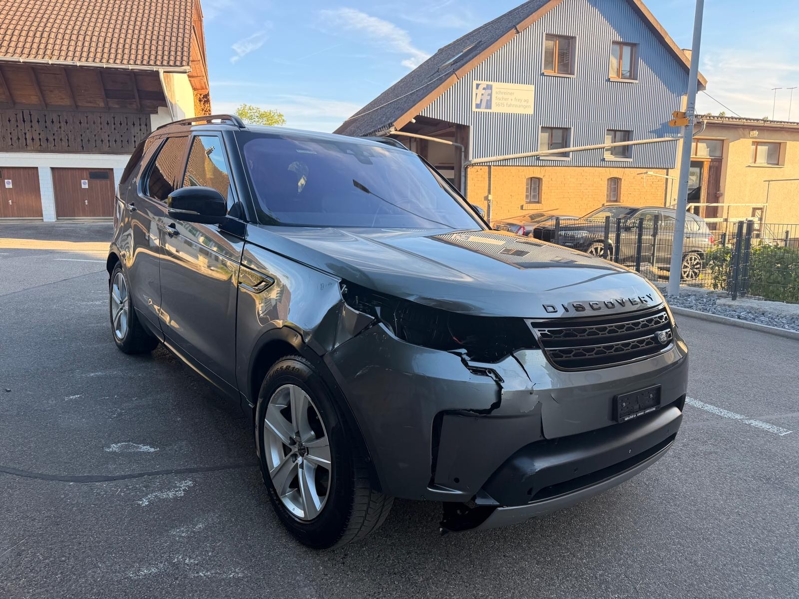 LAND ROVER Discovery 3.0 SDV6 HSE Automatic-image-5