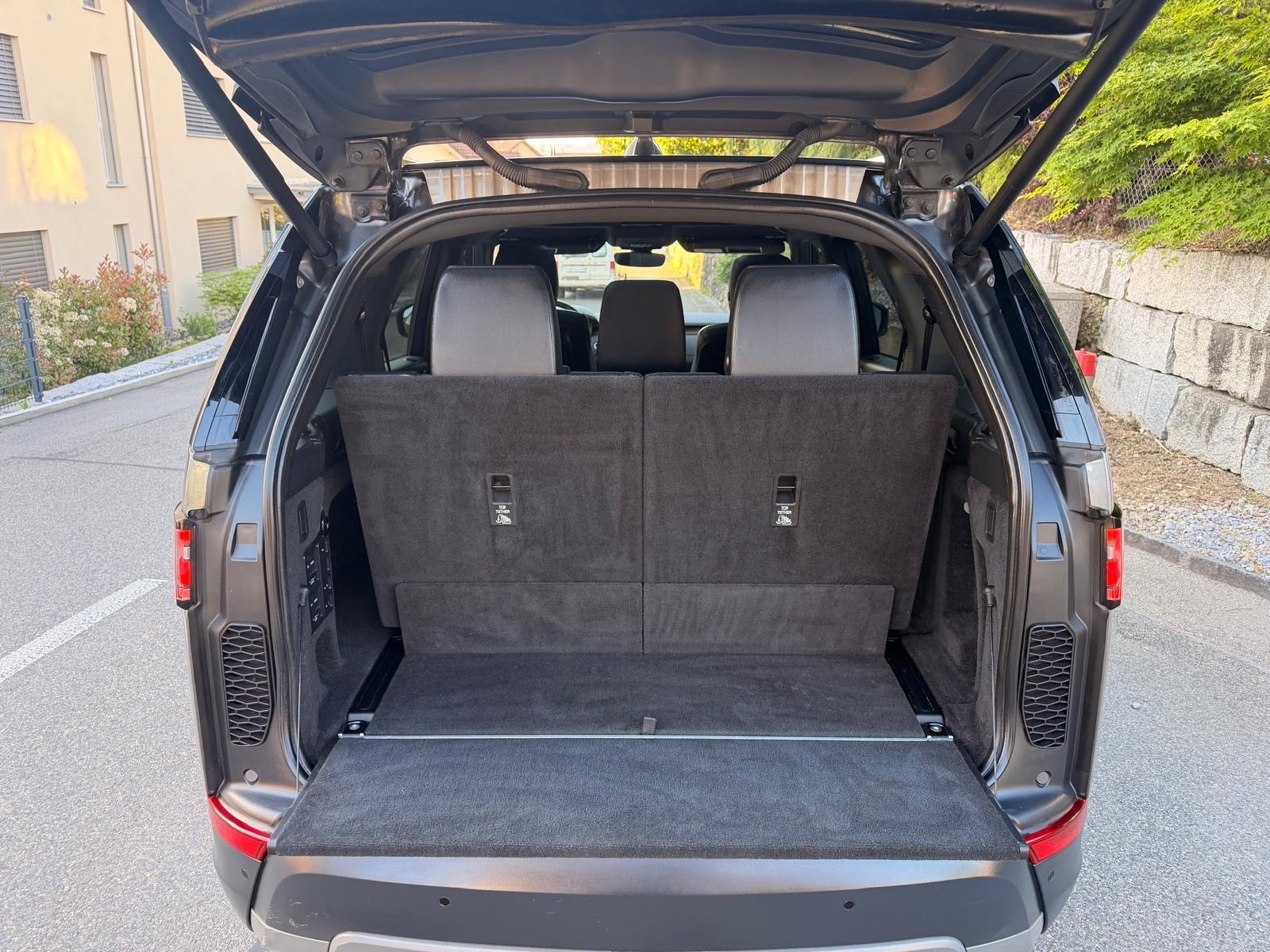 LAND ROVER Discovery 3.0 SDV6 HSE Automatic-image-10