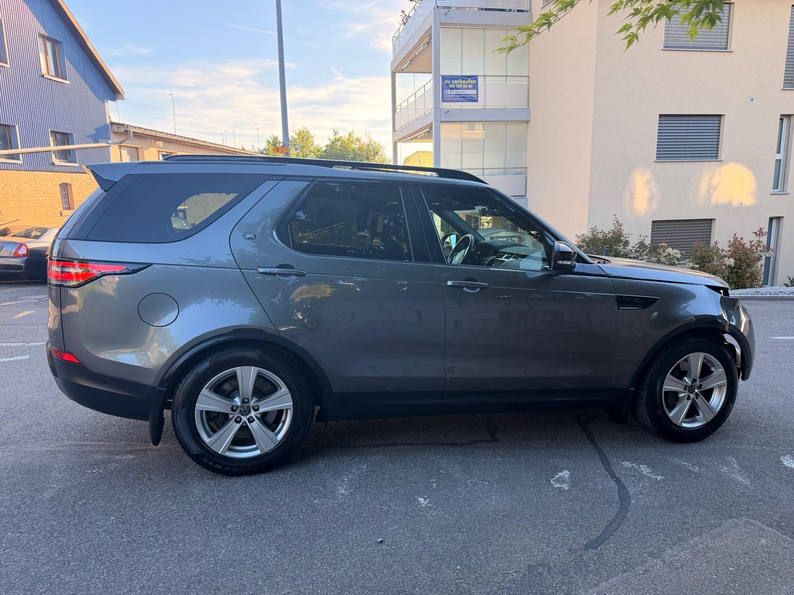 LAND ROVER Discovery 3.0 SDV6 HSE Automatic-image-4