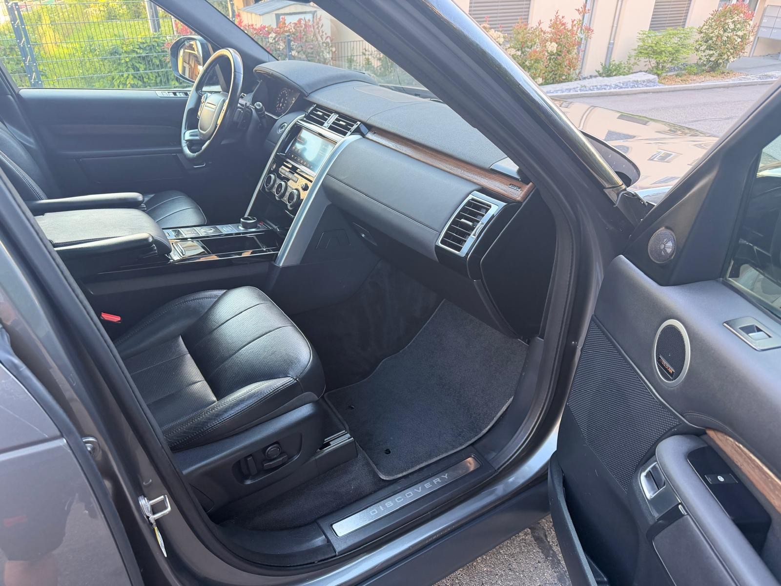 LAND ROVER Discovery 3.0 SDV6 HSE Automatic-image-12