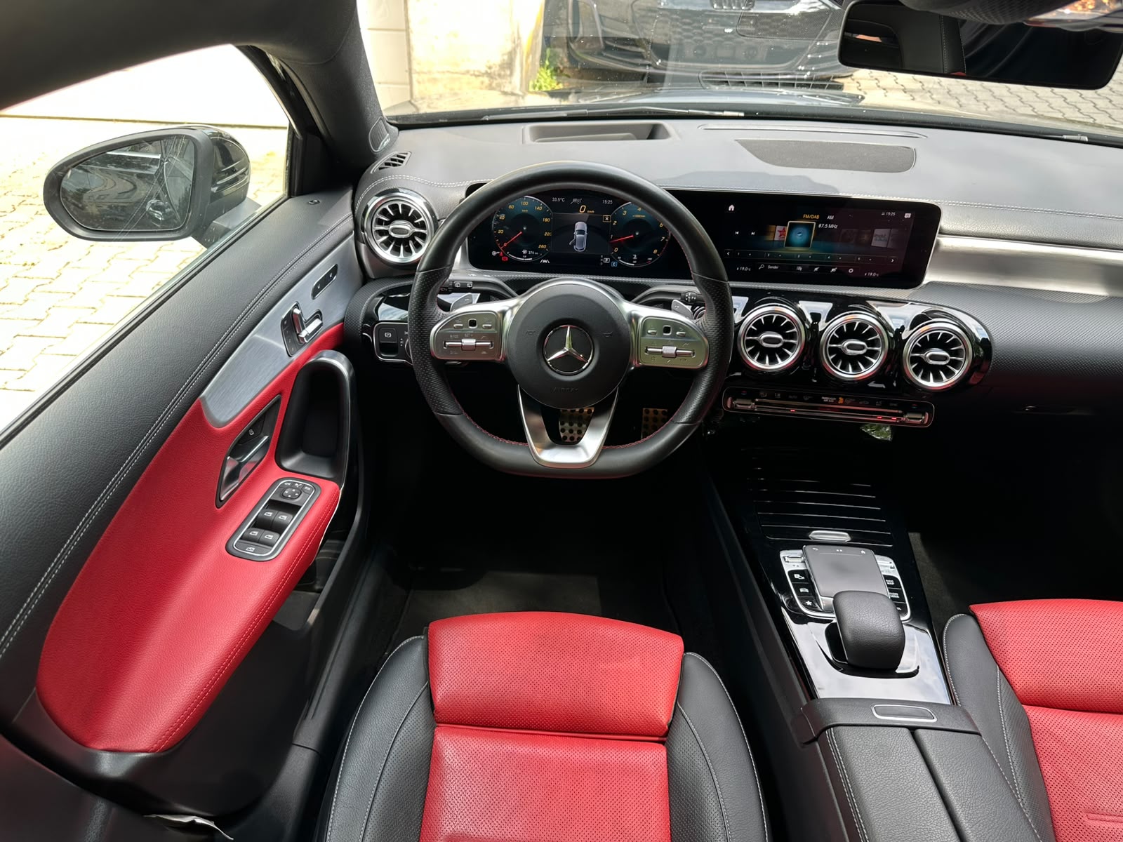 MERCEDES-BENZ A 250 4Matic AMG Line 4Matic 7G-DCT-image-19