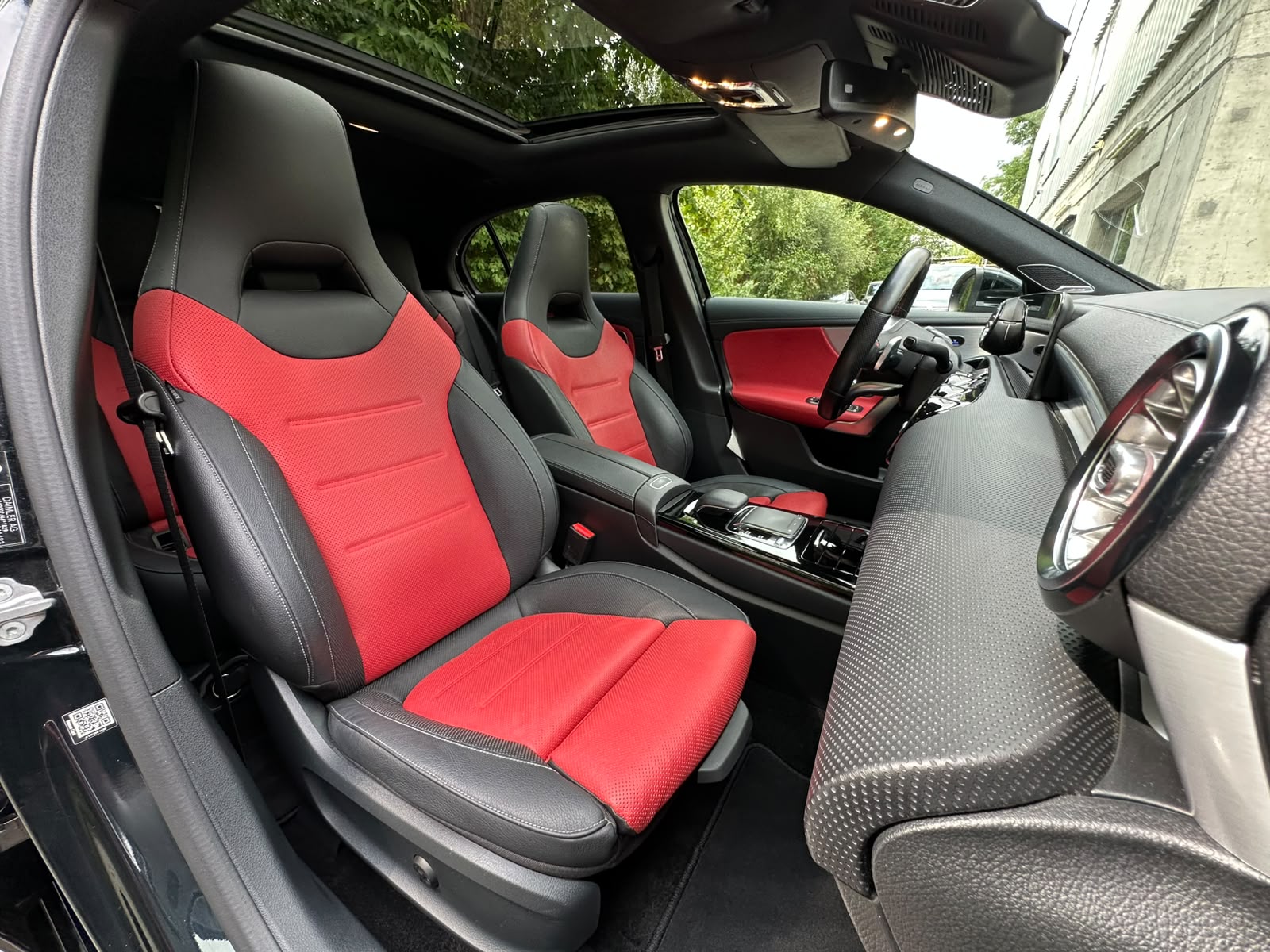 MERCEDES-BENZ A 250 4Matic AMG Line 4Matic 7G-DCT-image-17
