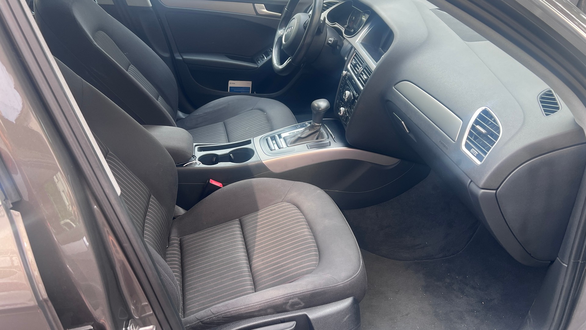 AUDI A4-image-10