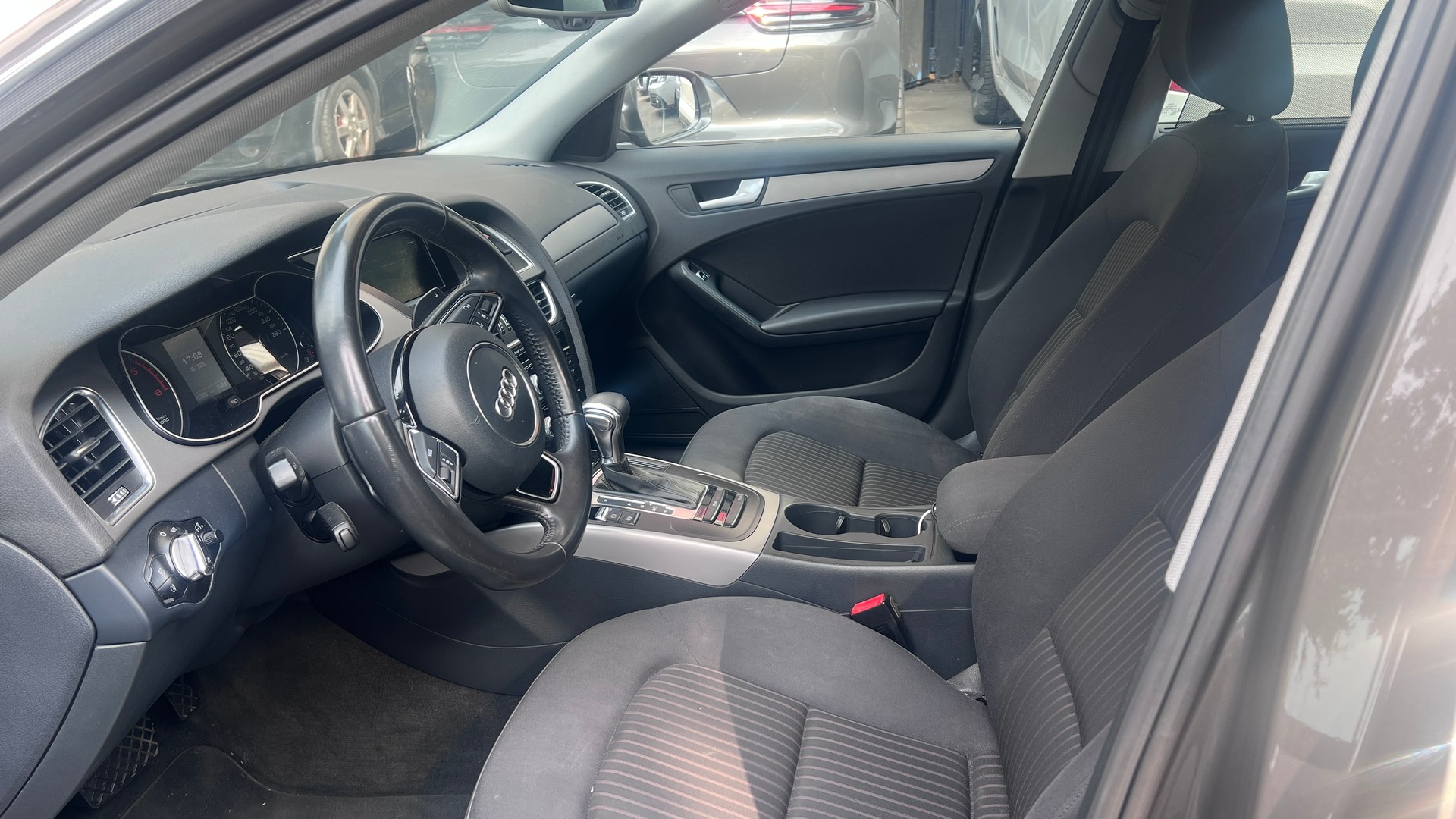 AUDI A4-image-9