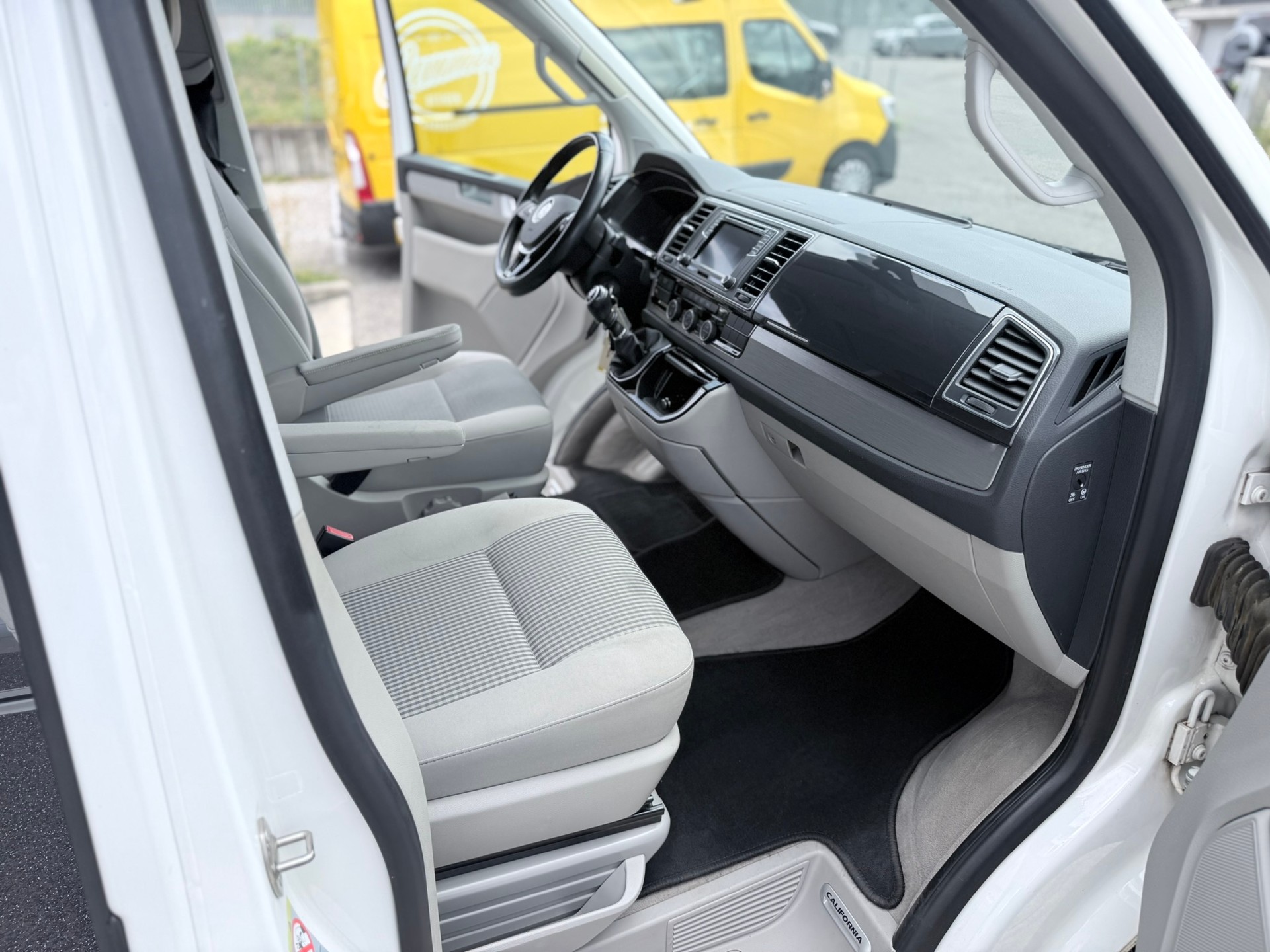 VW T6 California 2.0 TDI Coast Liberty-image-19