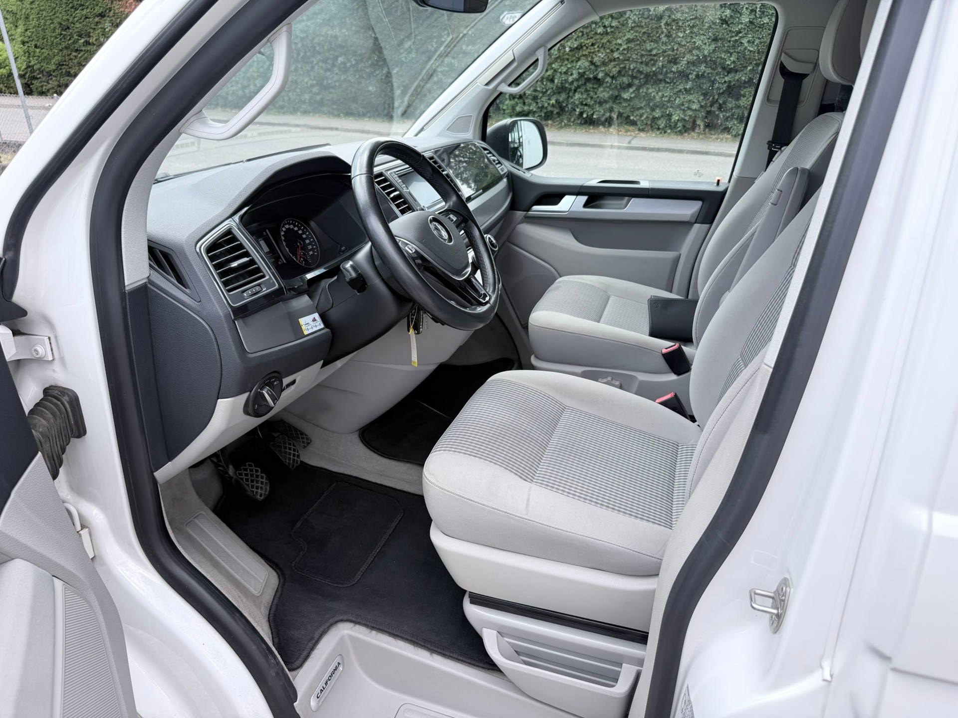 VW T6 California 2.0 TDI Coast Liberty-image-11