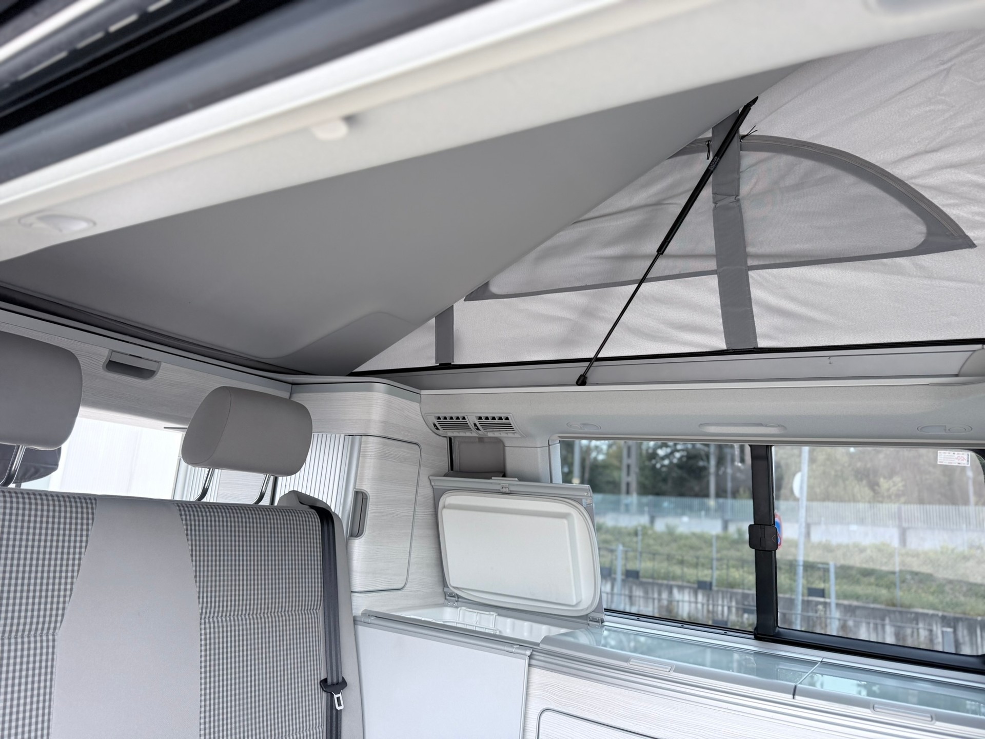 VW T6 California 2.0 TDI Coast Liberty-image-18