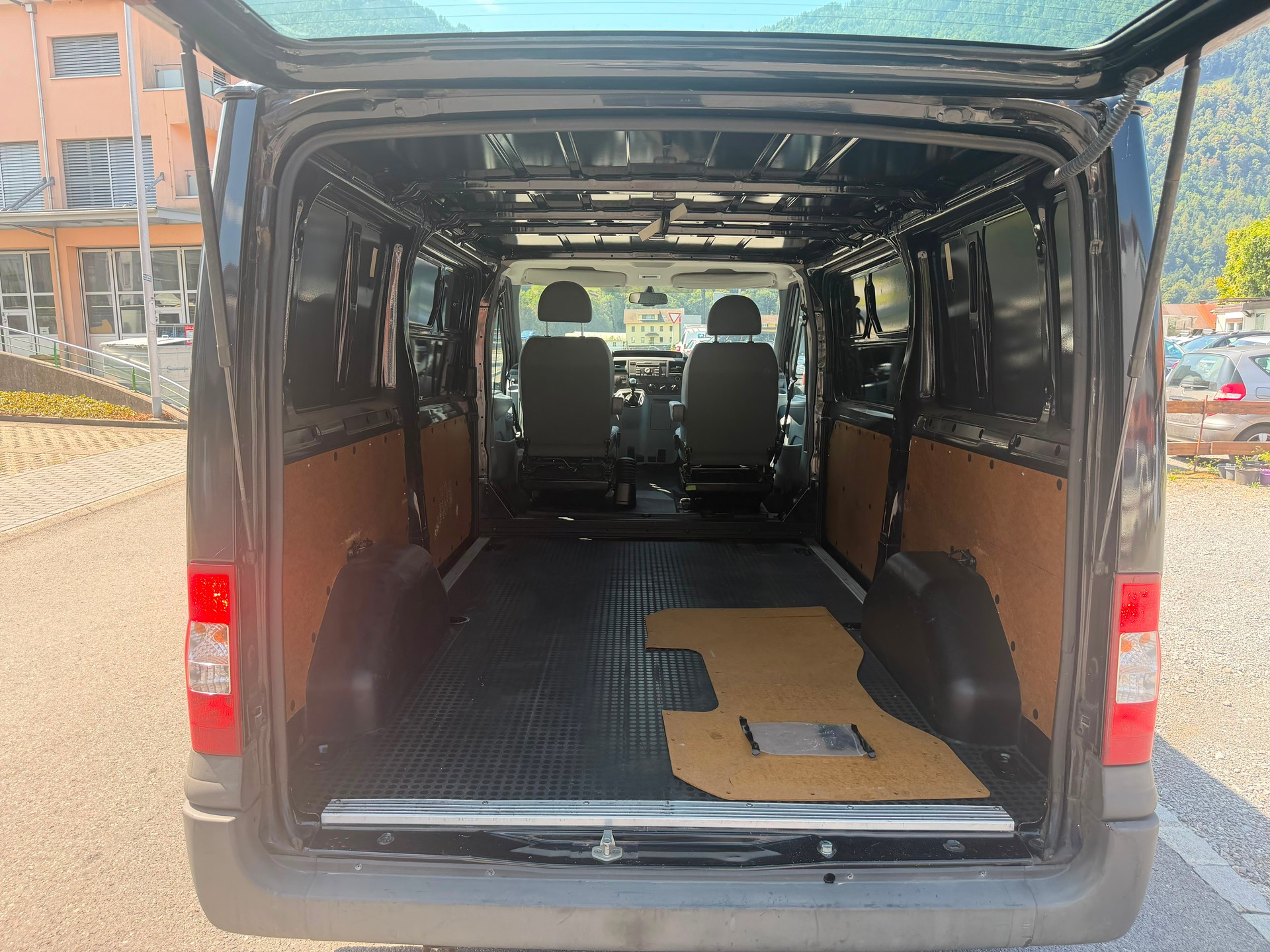 FORD Transit Van 280S Level 3-image-4