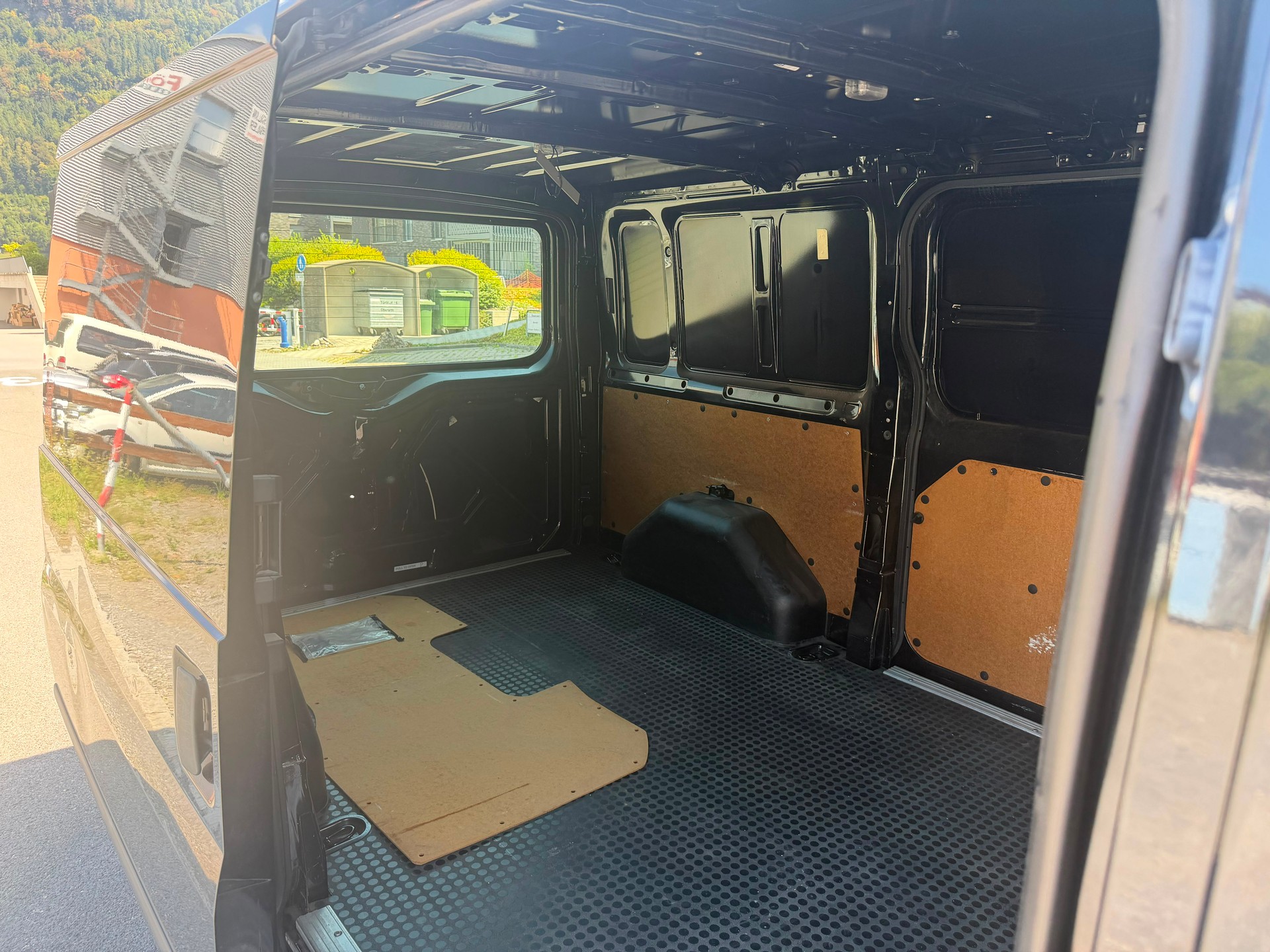 FORD Transit Van 280S Level 3-image-11