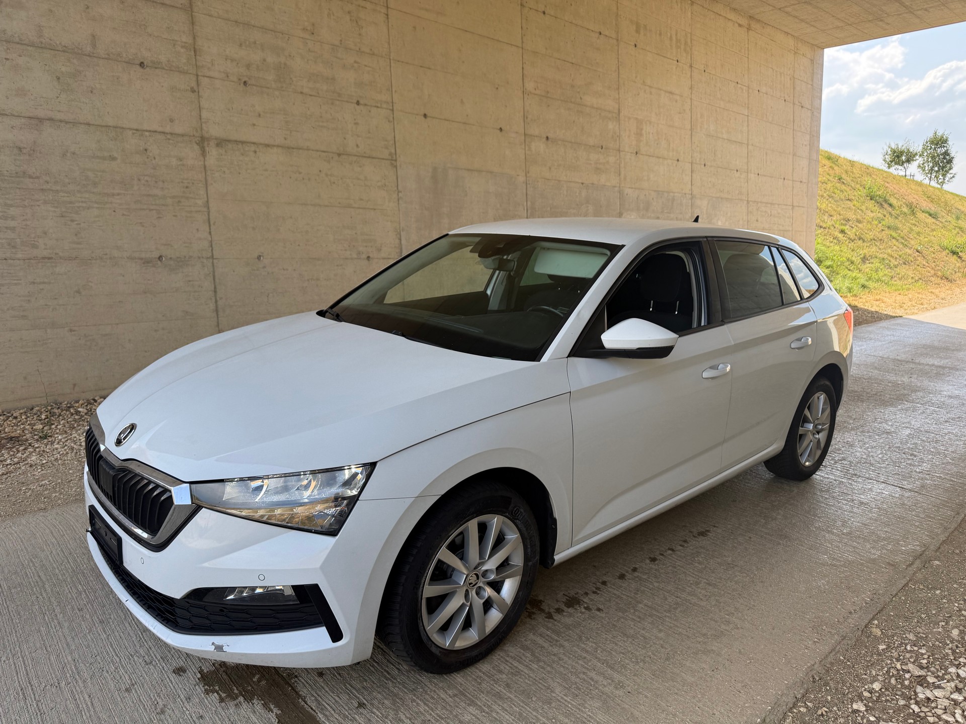 SKODA Scala 1.5 TSI ACT Ambition DSG-image-1