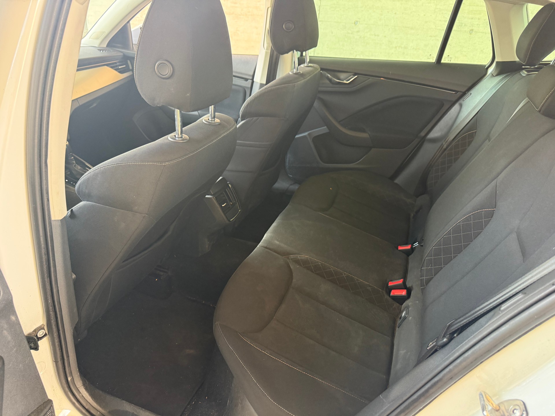 SKODA Scala 1.5 TSI ACT Ambition DSG-image-9