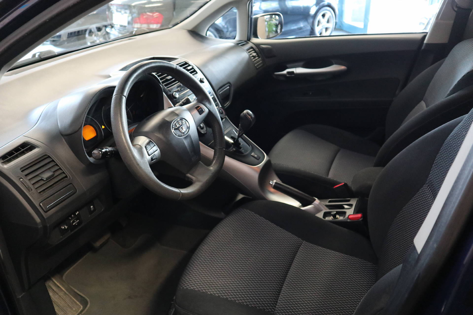 TOYOTA Auris 1.6 VMa Linea Luna MultiMode-image-12