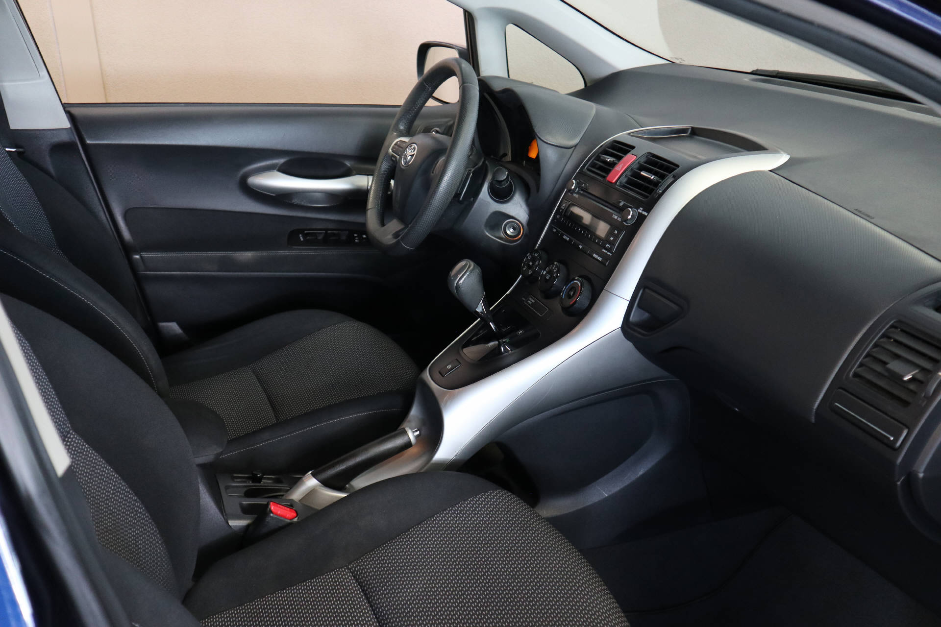TOYOTA Auris 1.6 VMa Linea Luna MultiMode-image-8