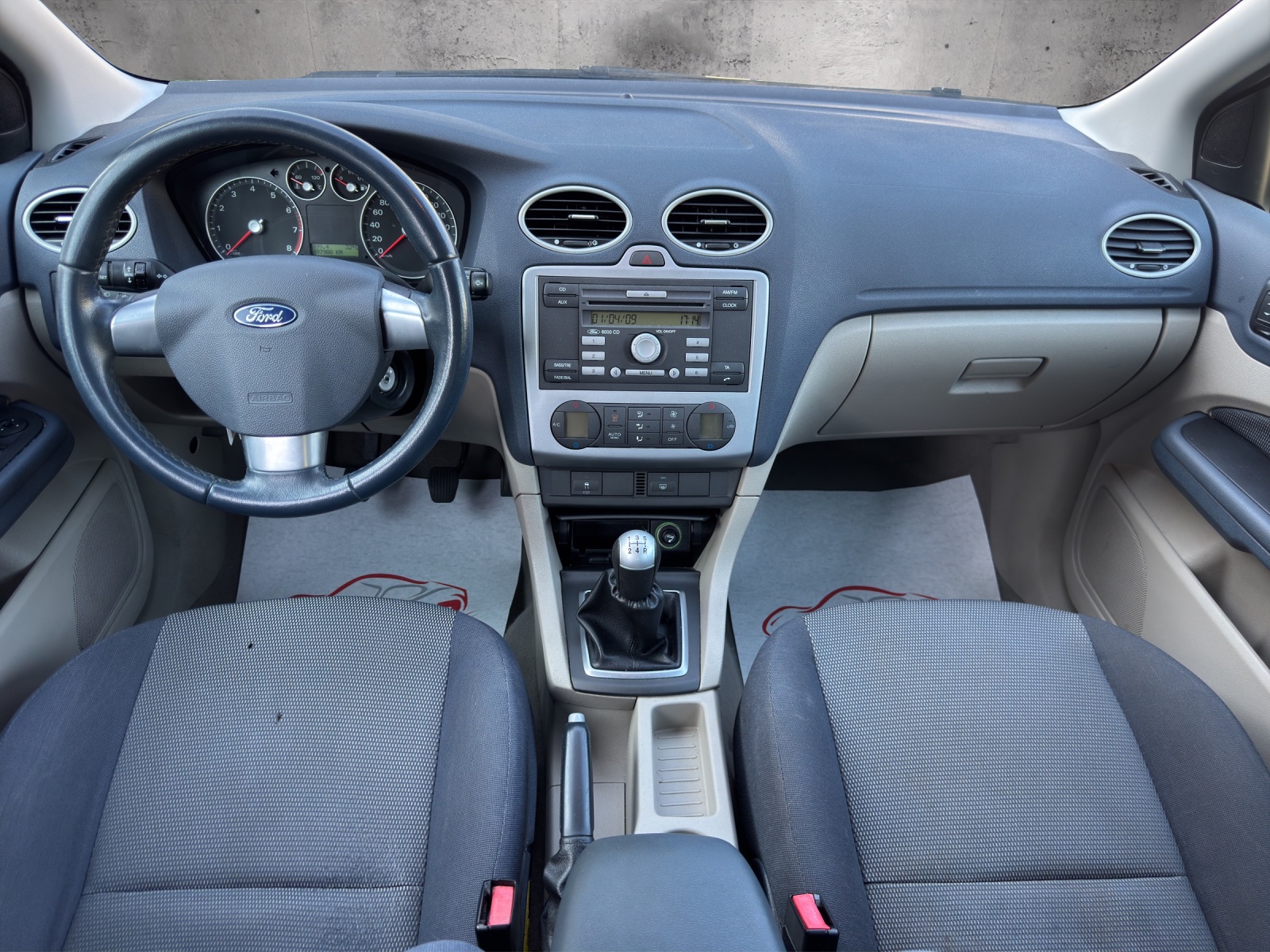 FORD Focus 2.0i Titanium-image-9