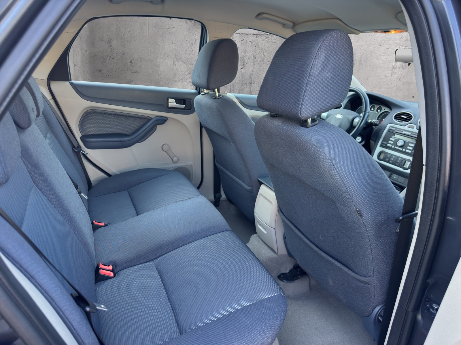 FORD Focus 2.0i Titanium-image-14