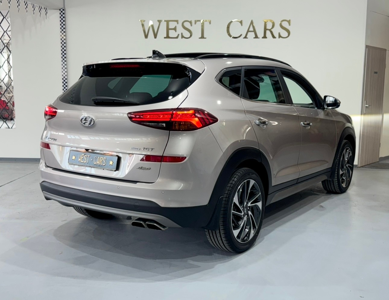 HYUNDAI Tucson 2.0 CRDI Vertex Mild Hybrid 4WD Automatic-image-3