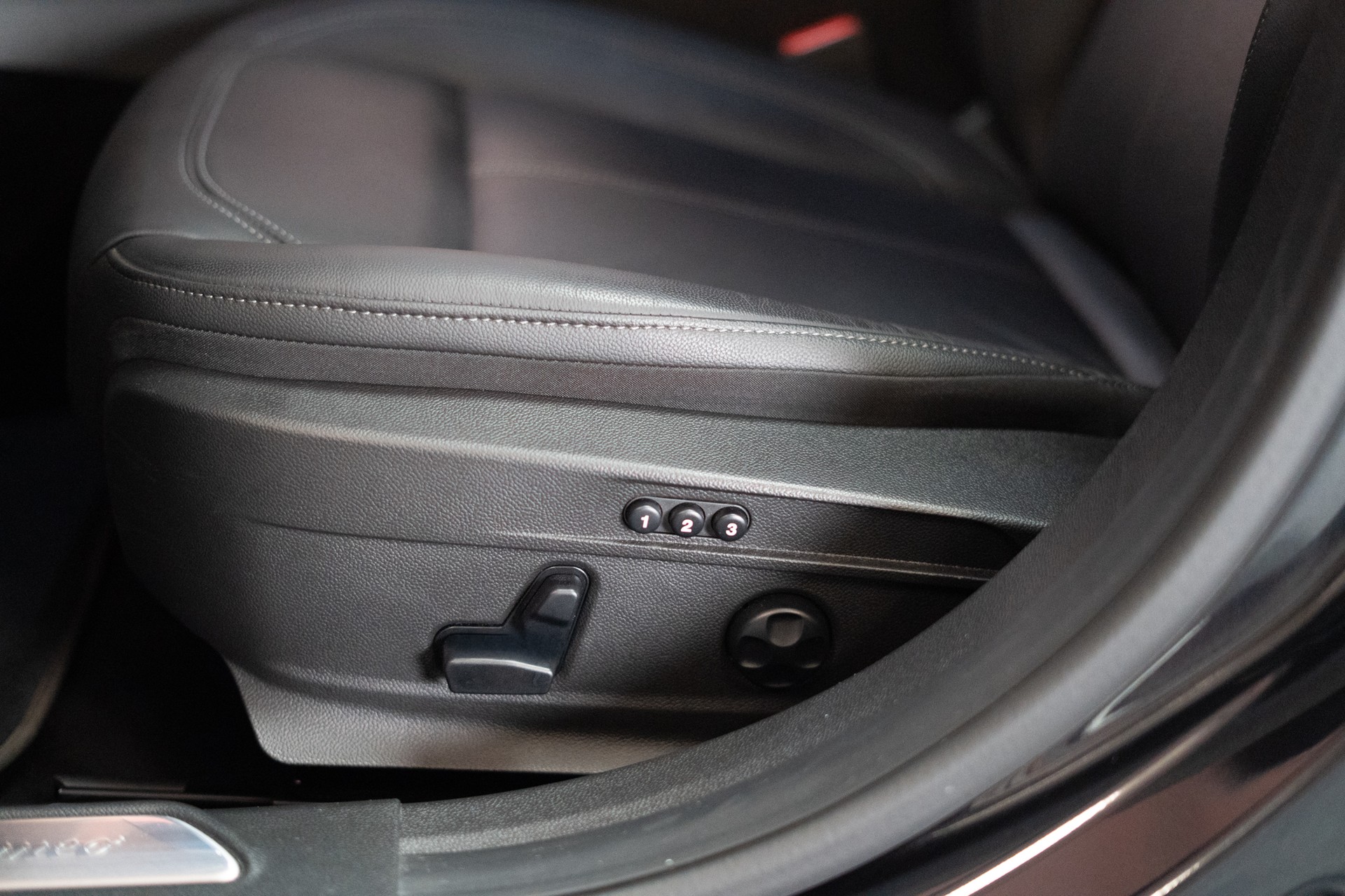 ALFA ROMEO Giulia 2.0 Q4 TI Edition / Rückfahrkamera / Memory Sitze / Navi-image-12