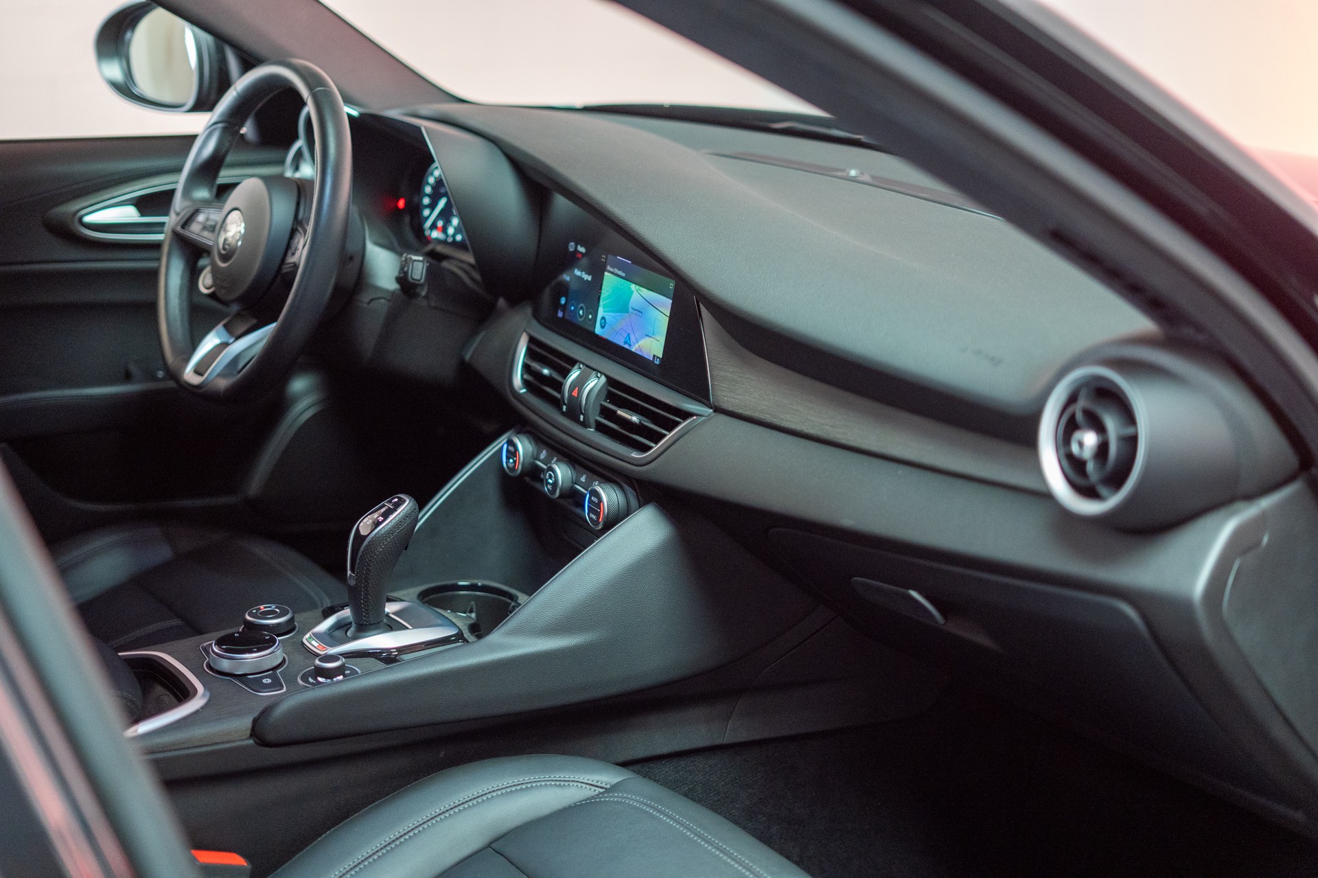 ALFA ROMEO Giulia 2.0 Q4 TI Edition / Rückfahrkamera / Memory Sitze / Navi-image-16
