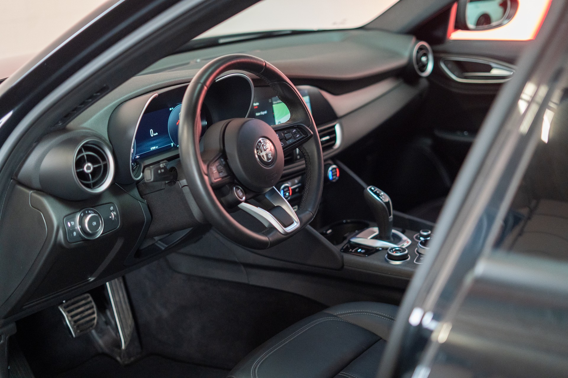 ALFA ROMEO Giulia 2.0 Q4 TI Edition / Rückfahrkamera / Memory Sitze / Navi-image-9