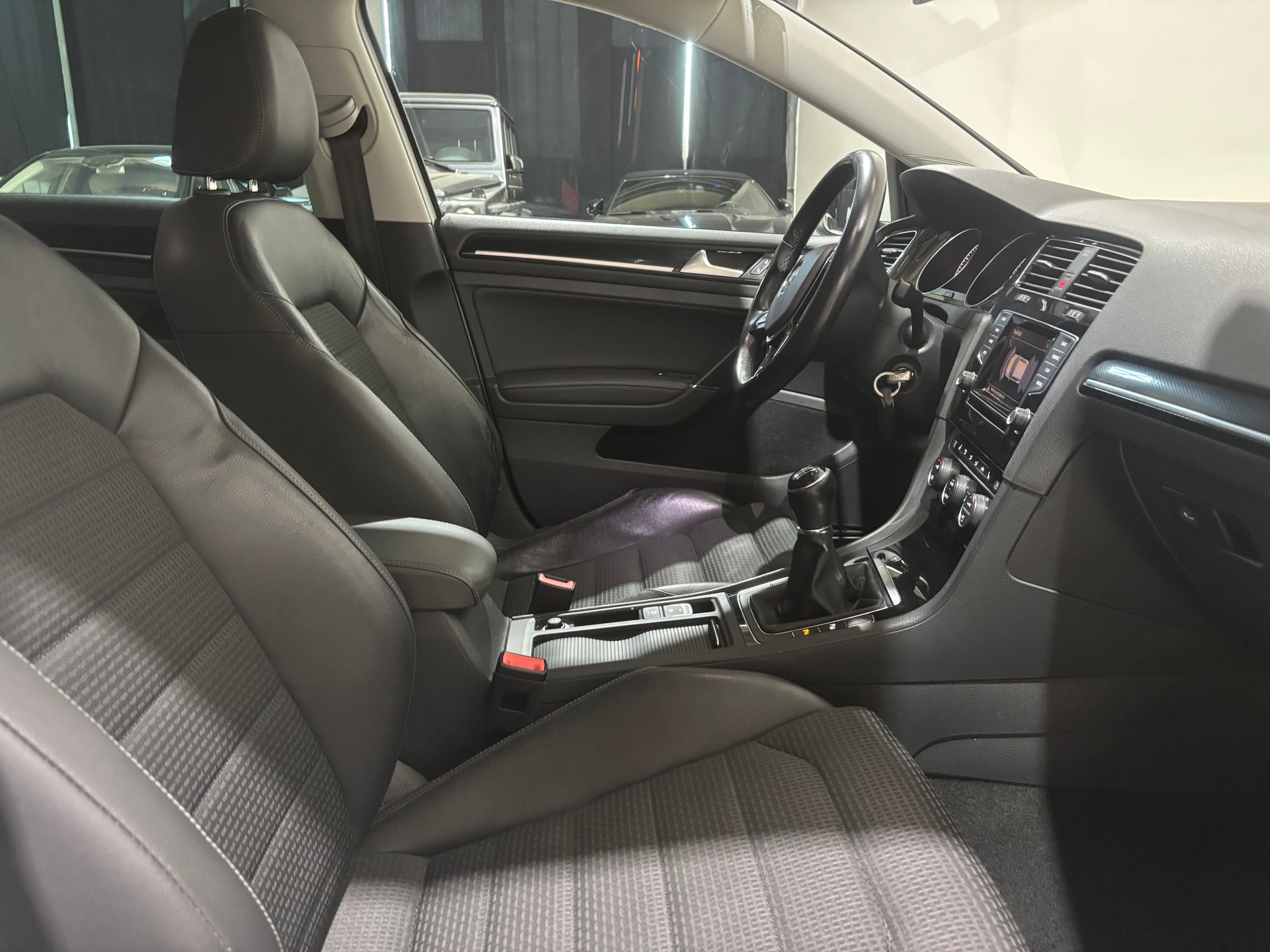 VW Golf 1.4 TSI Highline-image-13