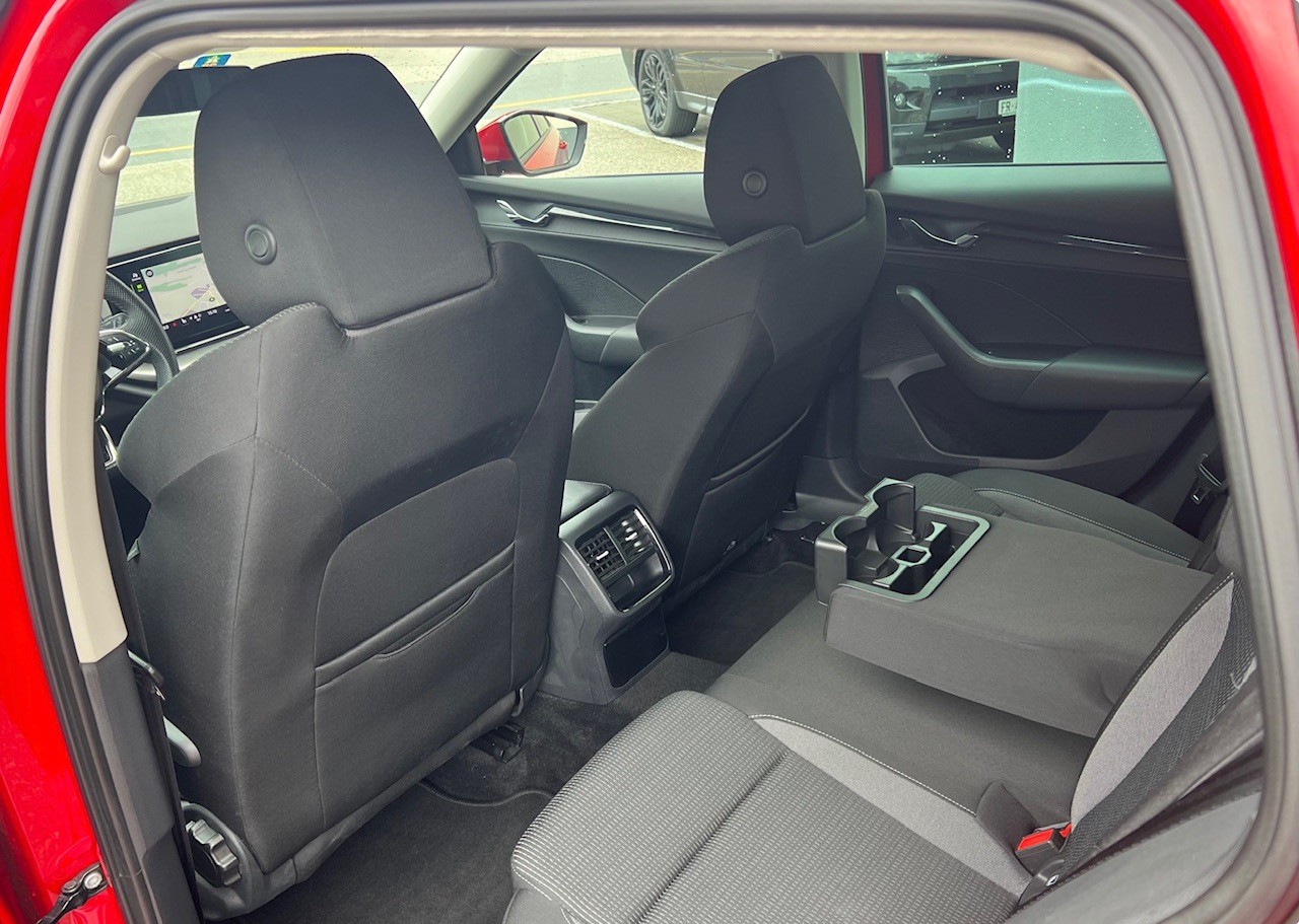 SKODA Octavia Combi 2.0 TDI DSG SportLine 4x4-image-8