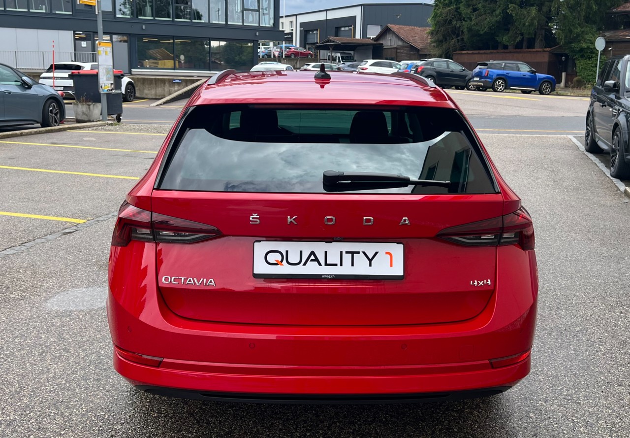 SKODA Octavia Combi 2.0 TDI DSG SportLine 4x4-image-1
