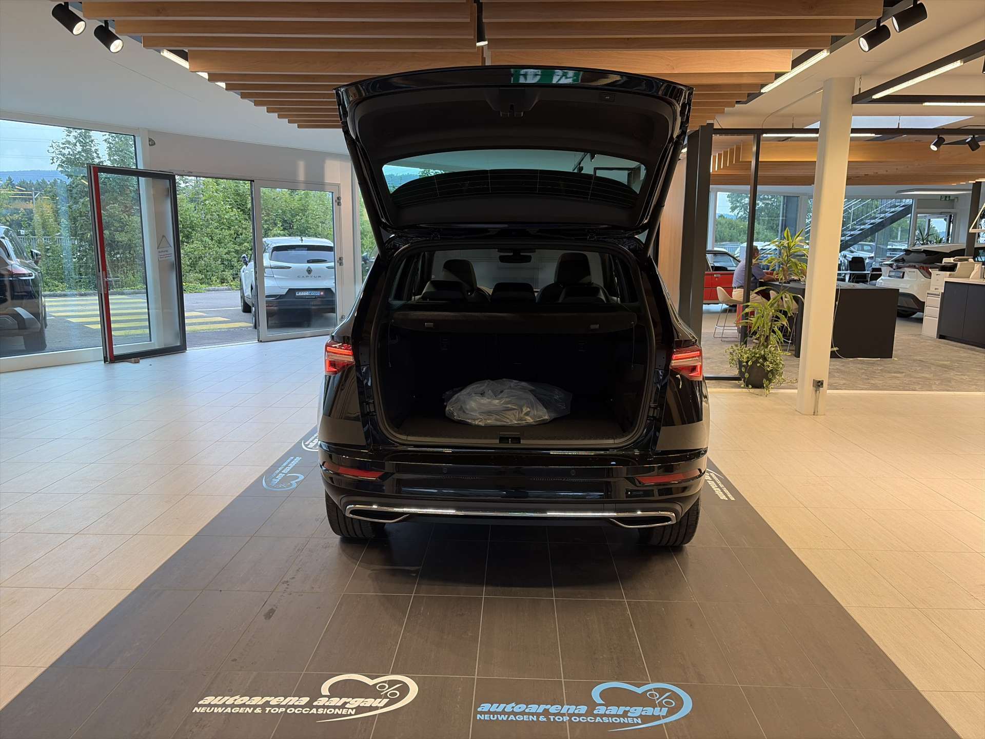 SKODA Karoq 2.0 TSi SportLine 4x4 DSG-Automat-image-7