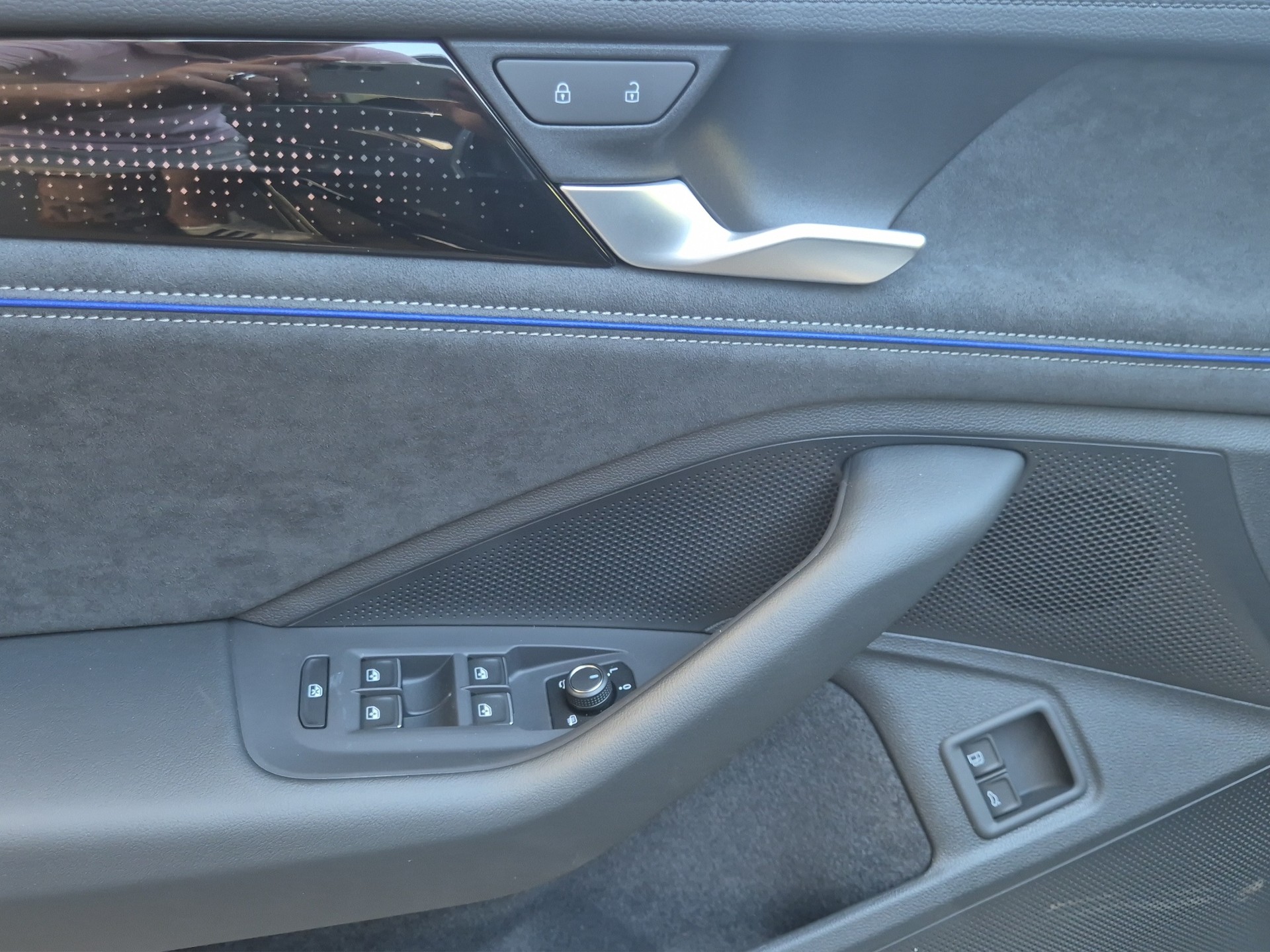 VW Passat Variant 1.5 TSI evo2 Plug-In- Hybrid R-Line DSG-image-13