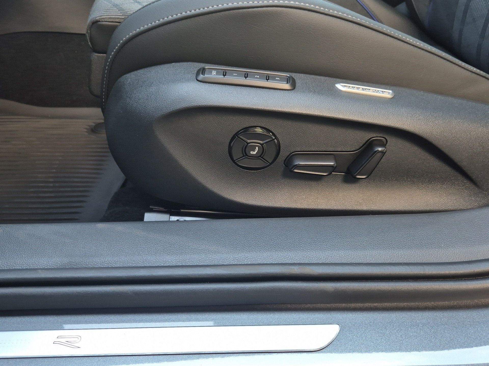 VW Passat Variant 1.5 TSI evo2 Plug-In- Hybrid R-Line DSG-image-9