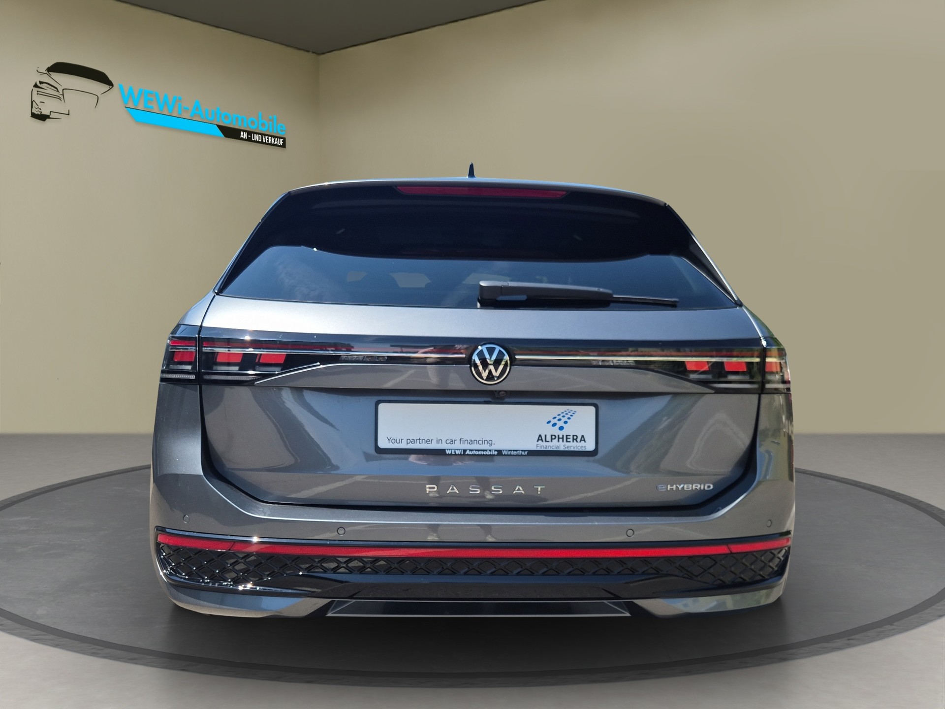 VW Passat Variant 1.5 TSI evo2 Plug-In- Hybrid R-Line DSG-image-3