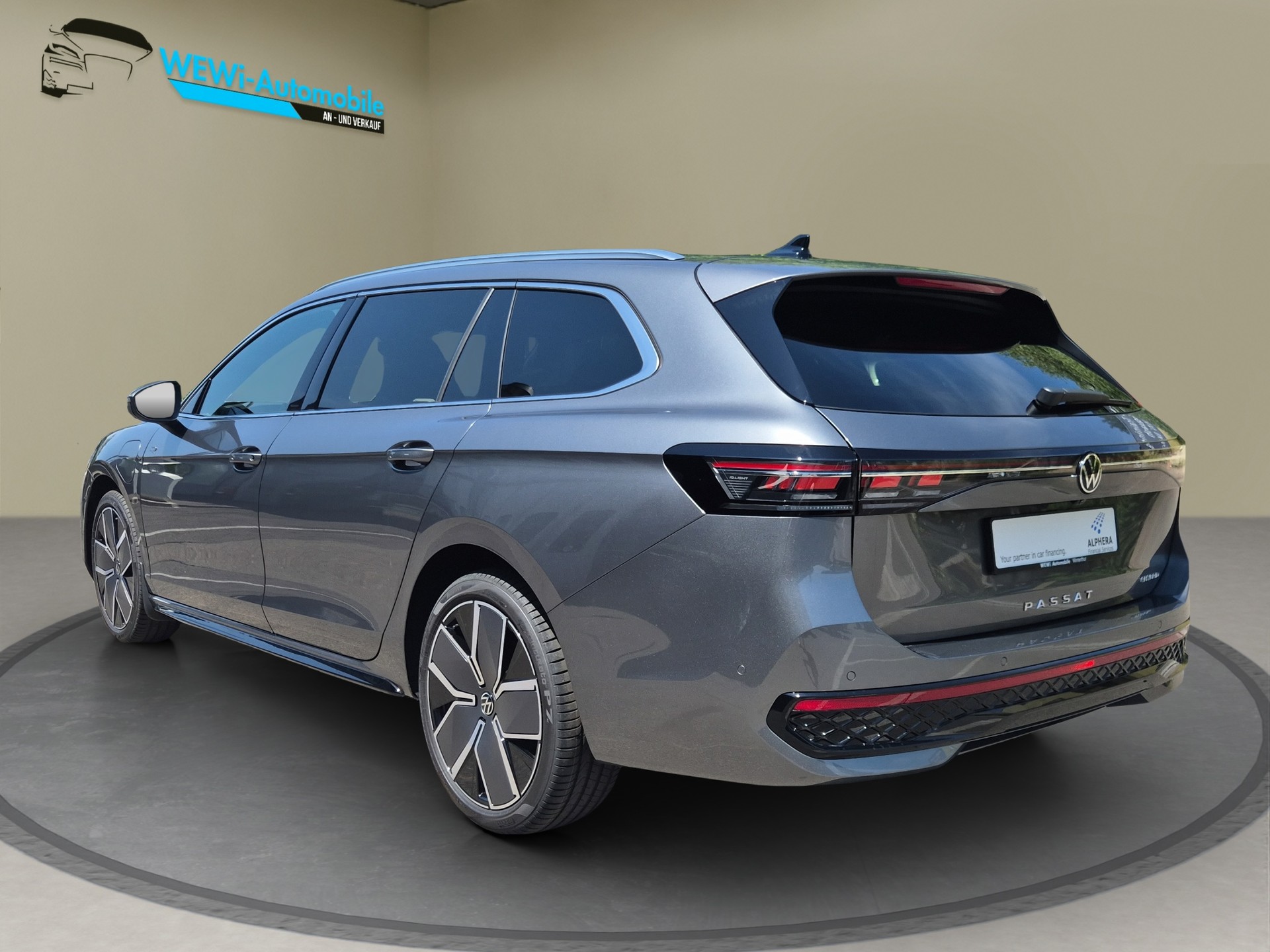 VW Passat Variant 1.5 TSI evo2 Plug-In- Hybrid R-Line DSG-image-2