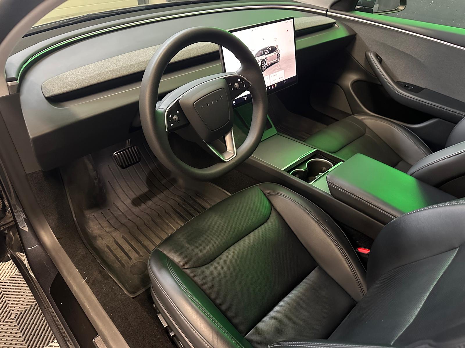 TESLA Model 3 SR+ Highland- *Câble de recharge *Hayon électrique *Sièges chauffants-showroom-element-1