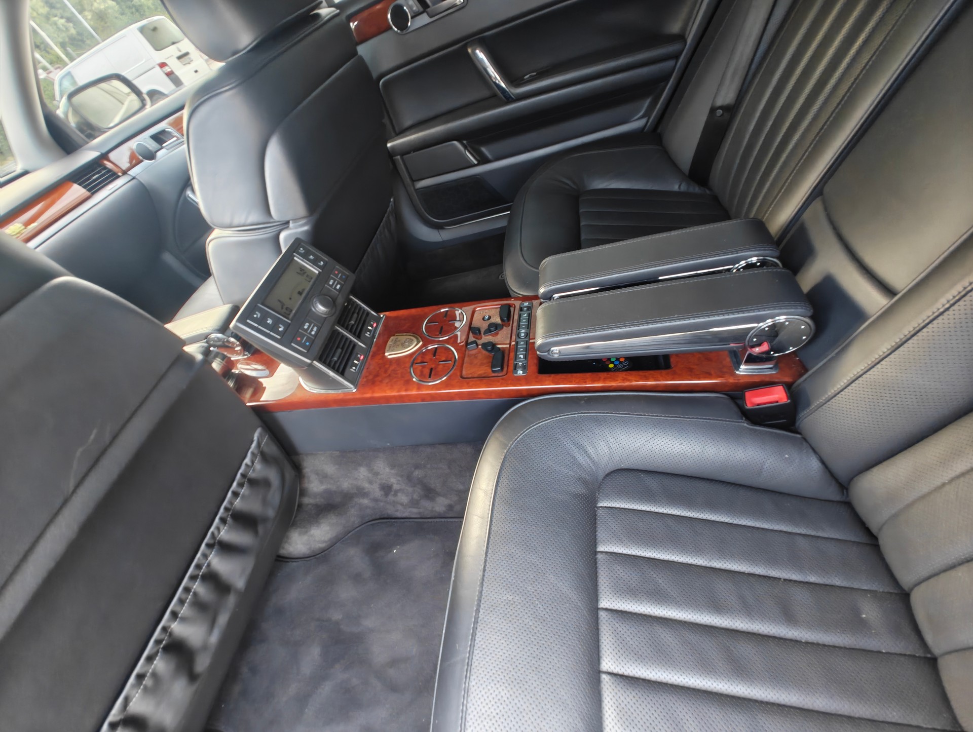 VW 3.2 V6 4motion 4P. LWB-image-2