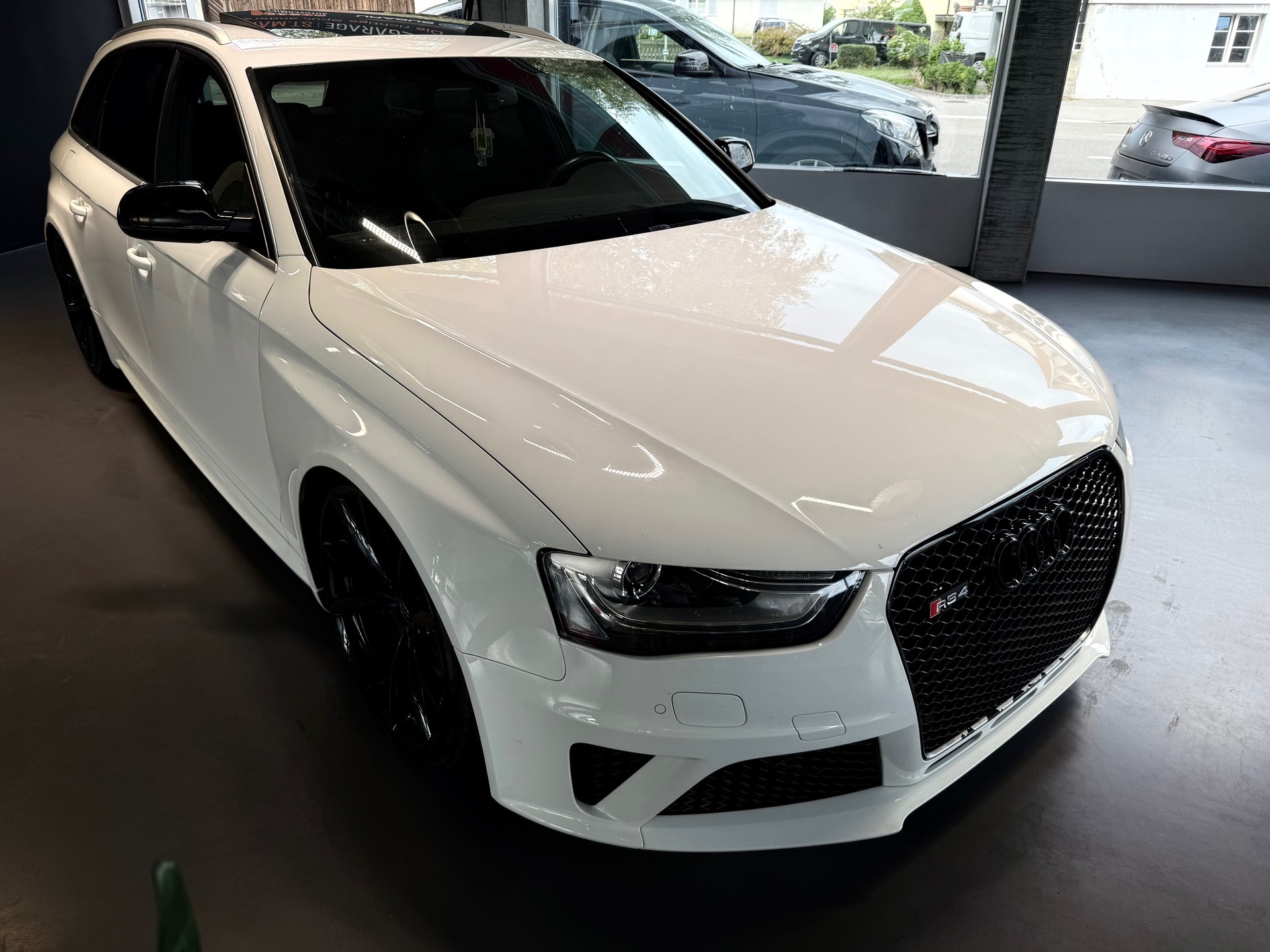 AUDI RS4 Avant 4.2 FSI V8 quattro S-tronic-image-1