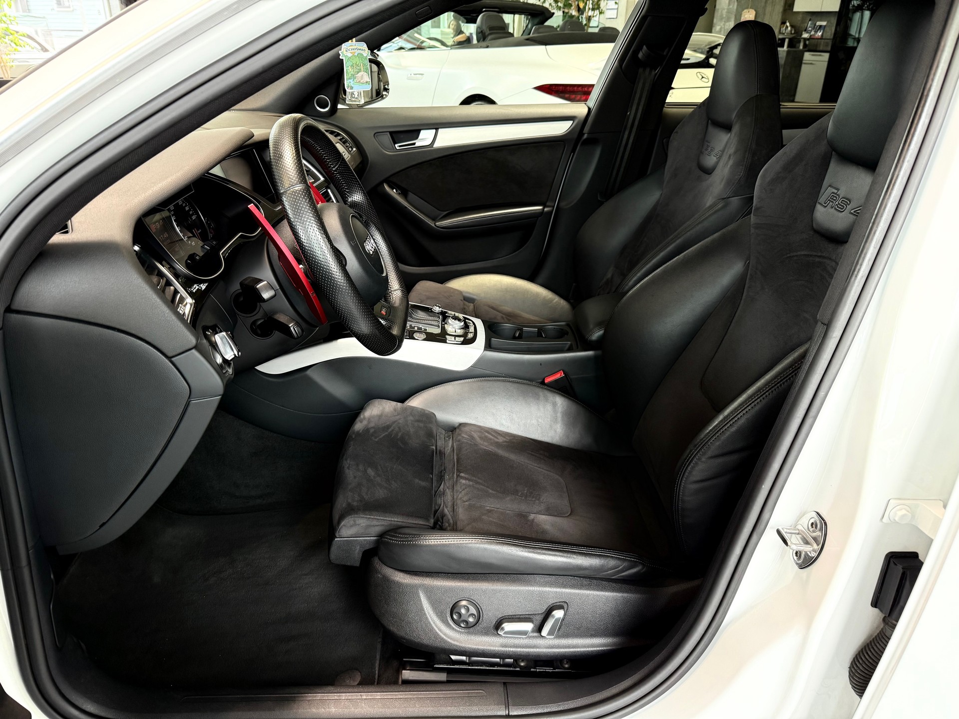 AUDI RS4 Avant 4.2 FSI V8 quattro S-tronic-image-8